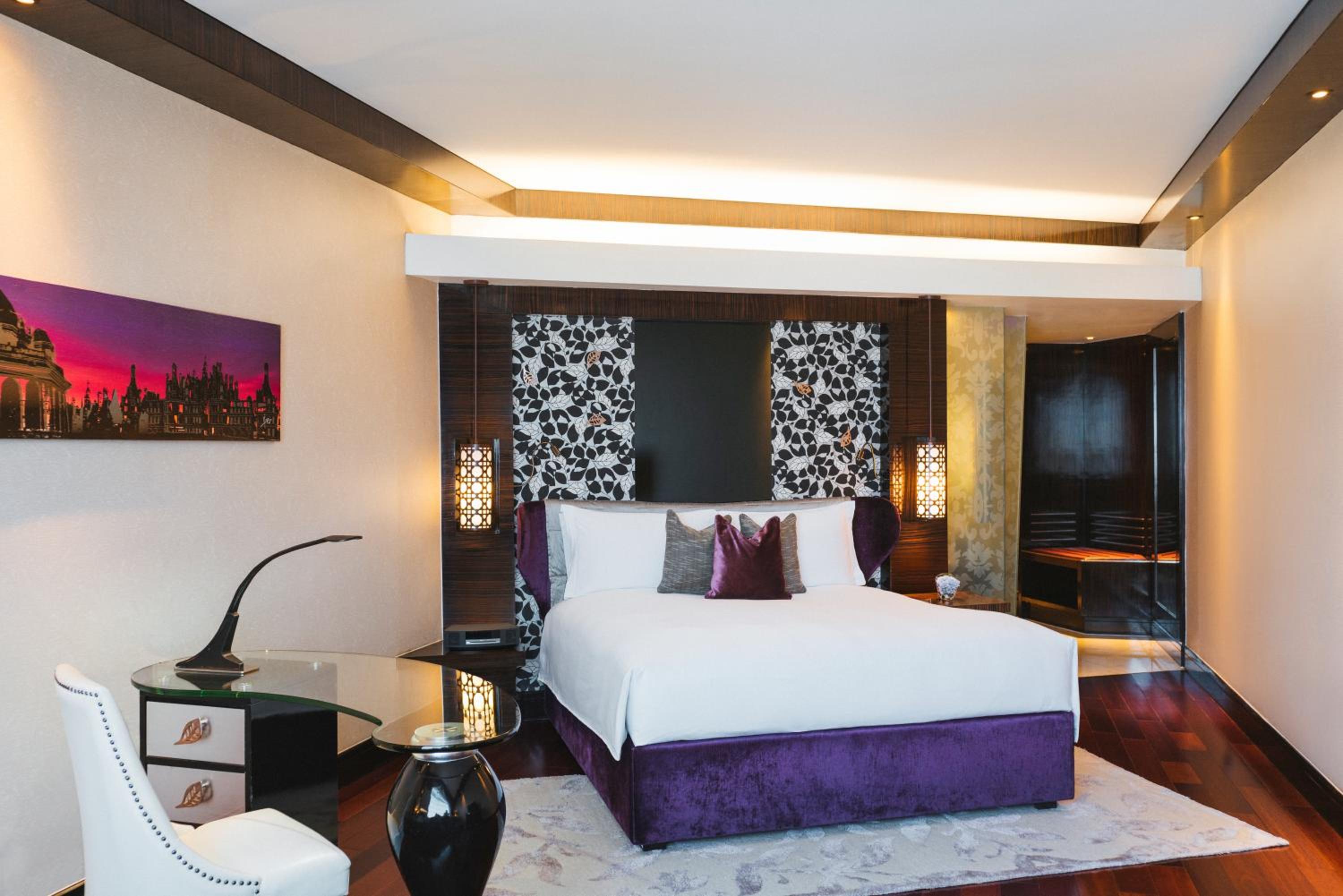 Luxury King Room - Photo 4