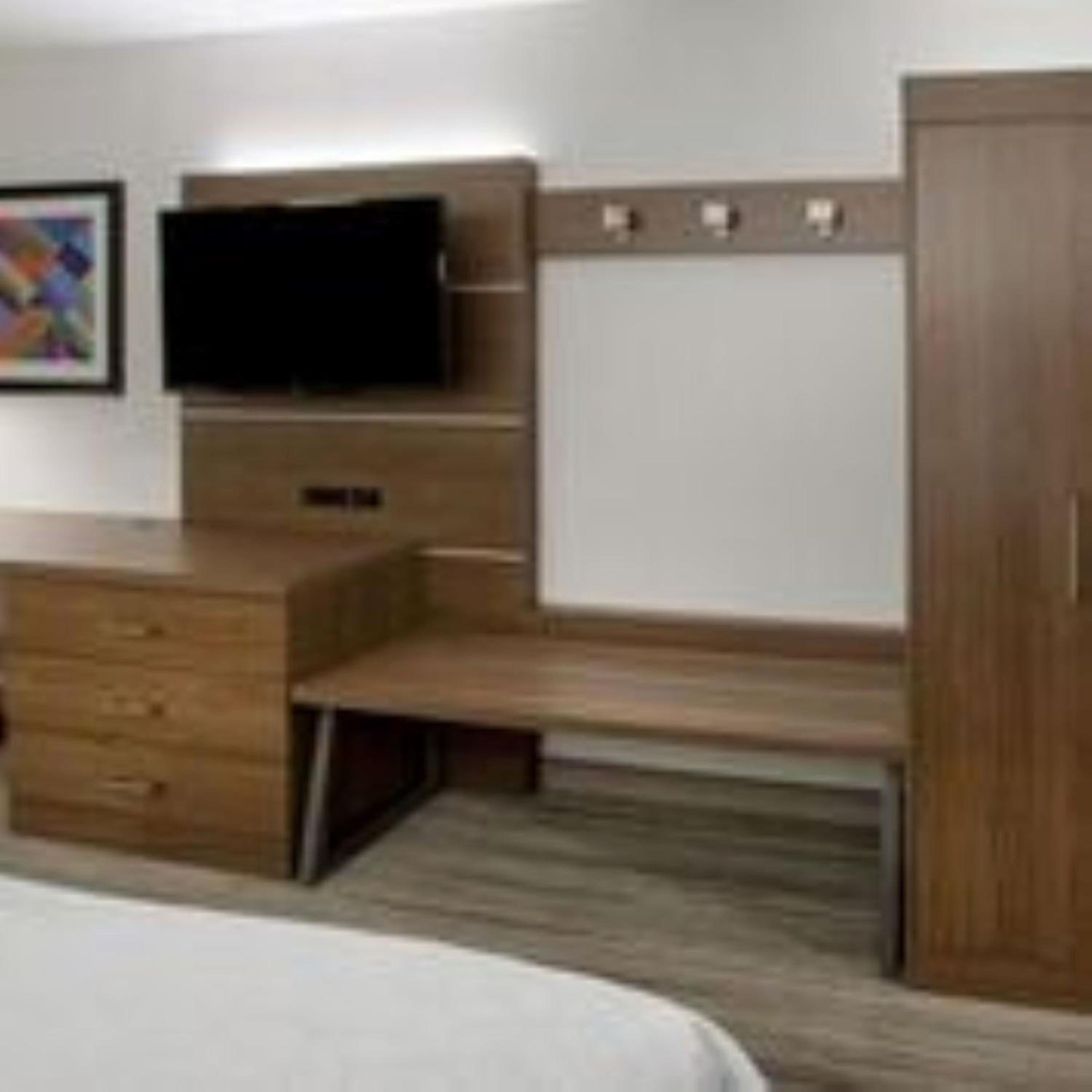Standard King Room with Extra Space - Photo 2