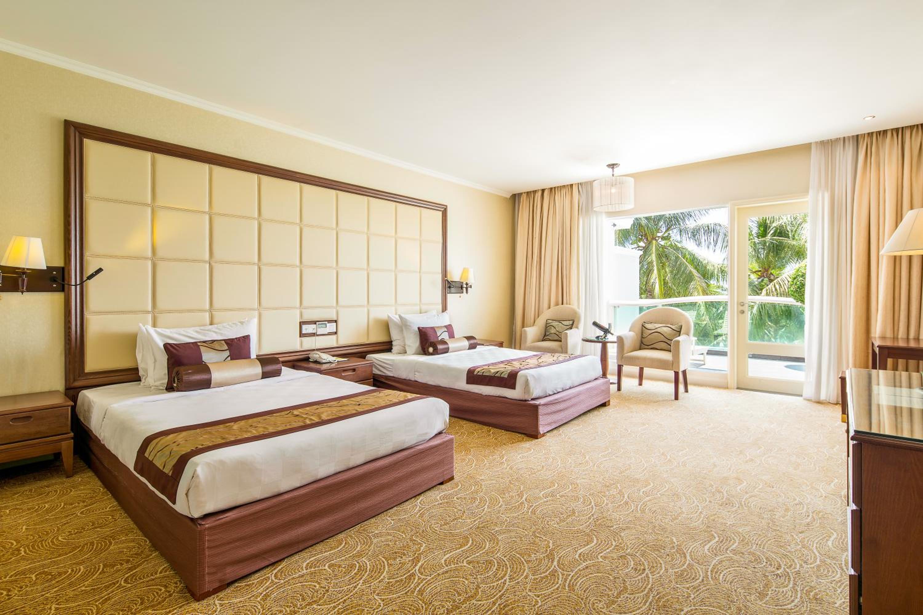 Deluxe Twin Room with Pool View - Photo 5