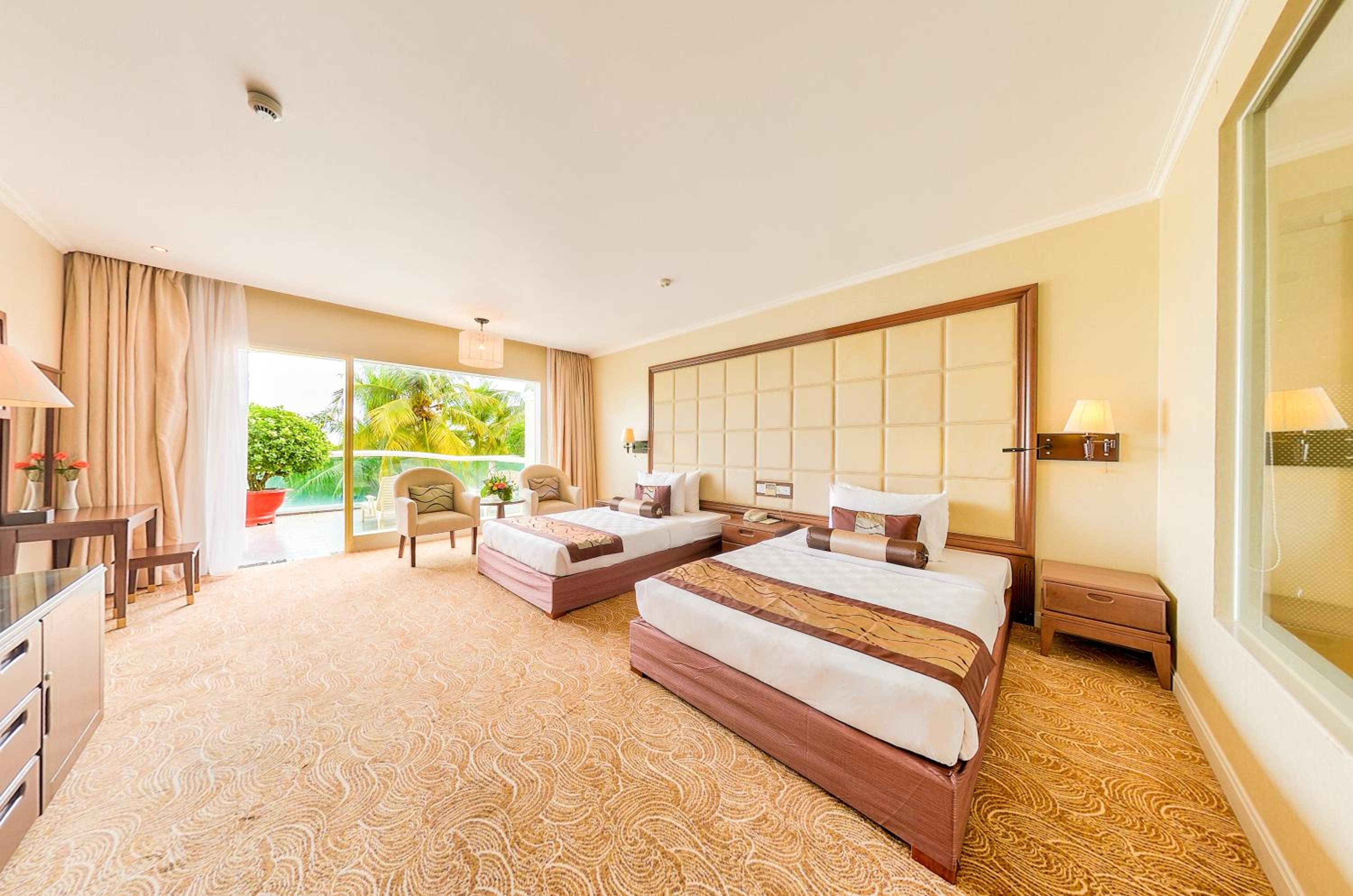 Deluxe Twin Room with Pool View - Photo 2