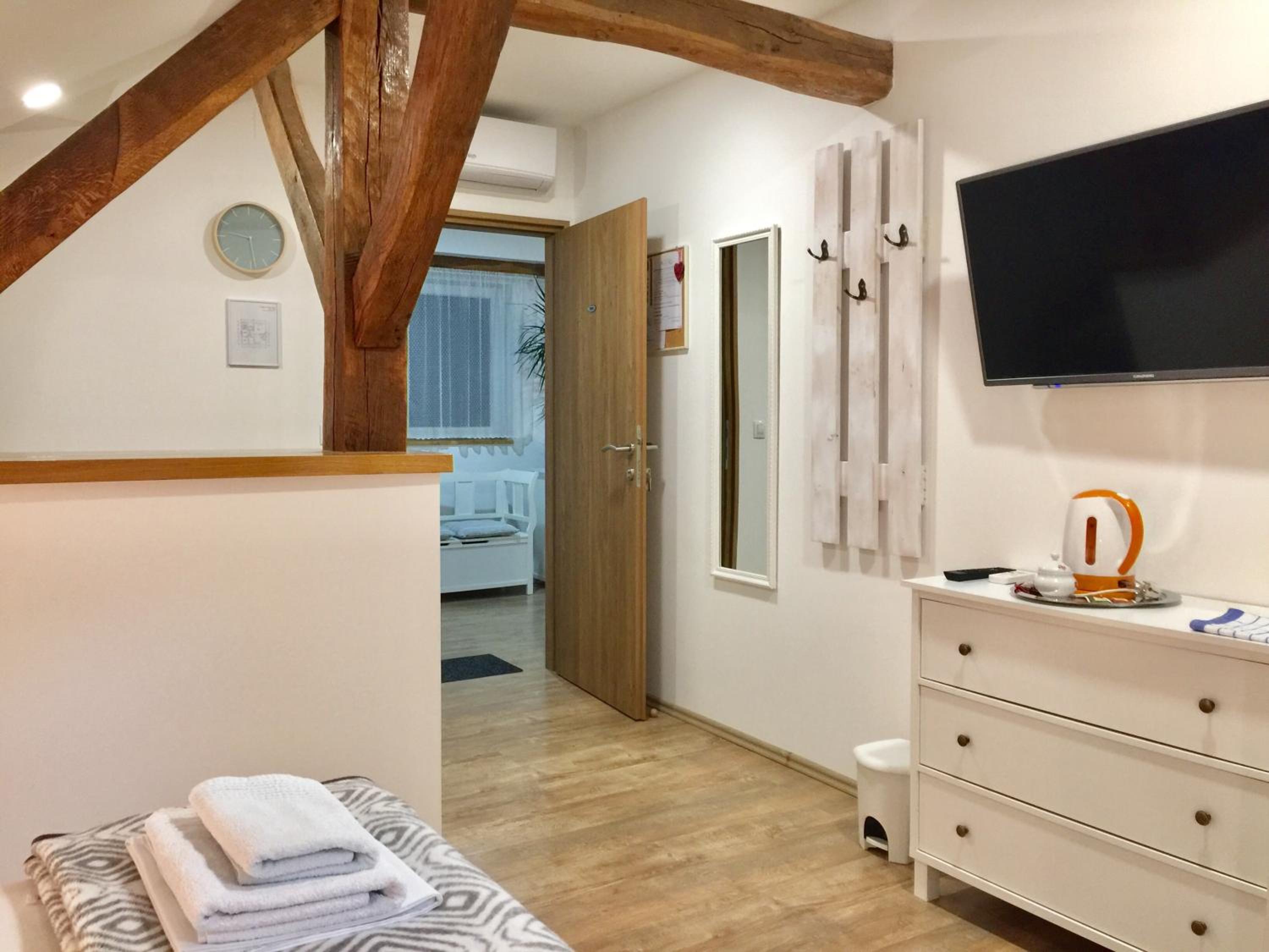 Double Room with Private Bathroom - Photo 22