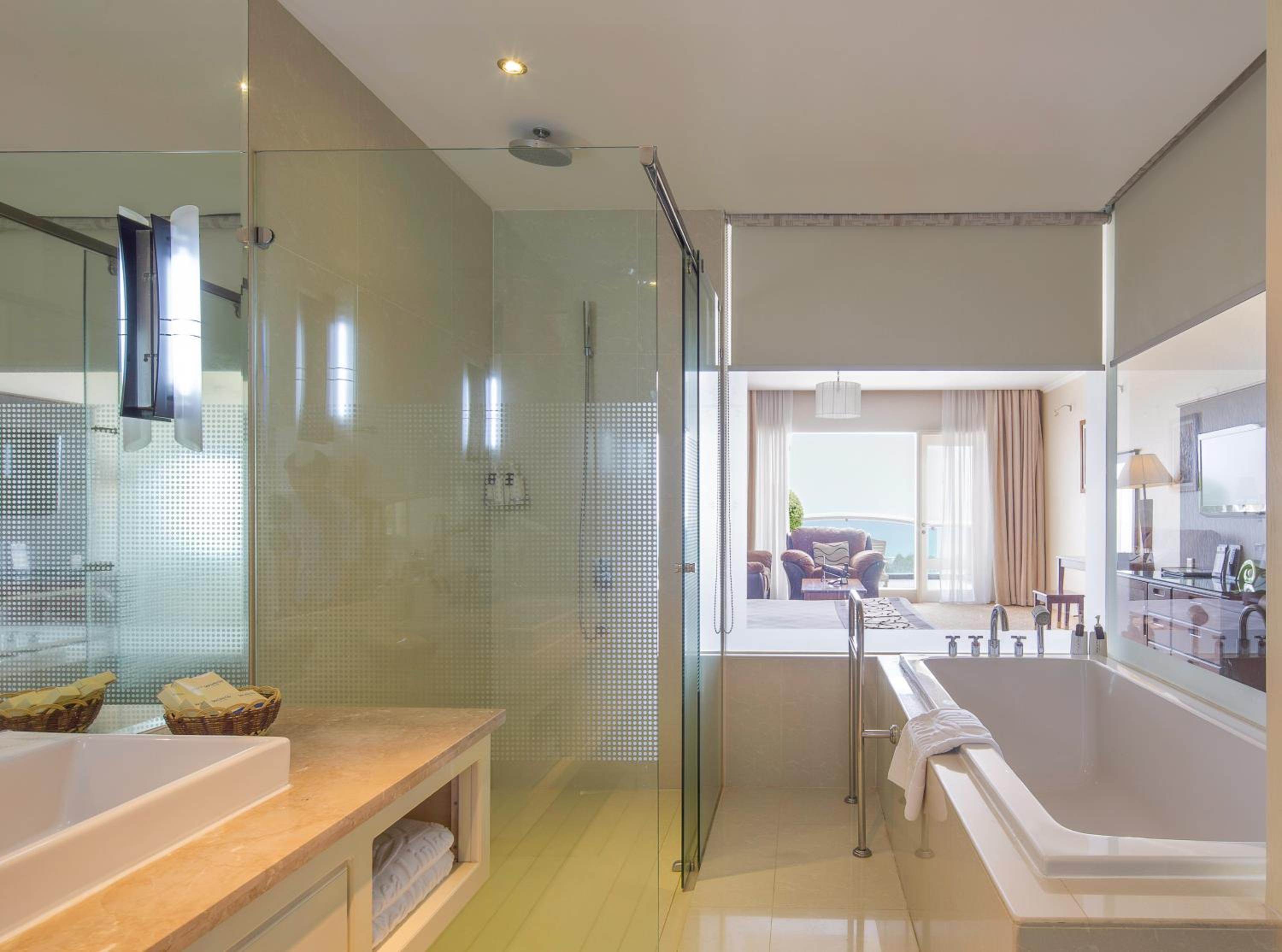 Deluxe Double or Twin Room with Sea View - Photo 3