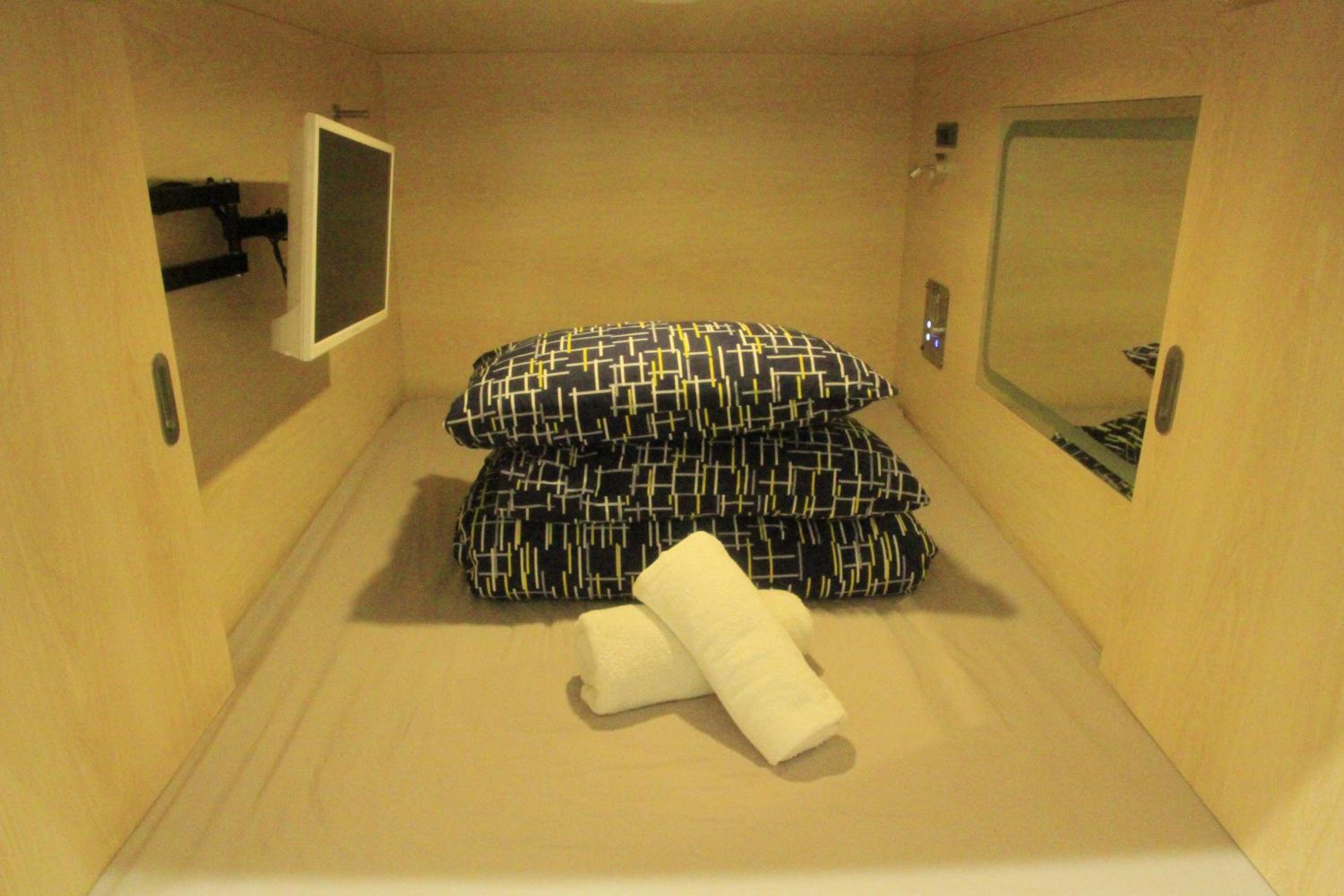 Pod Delux in mix Dormitory (18-35 age only) photo 1