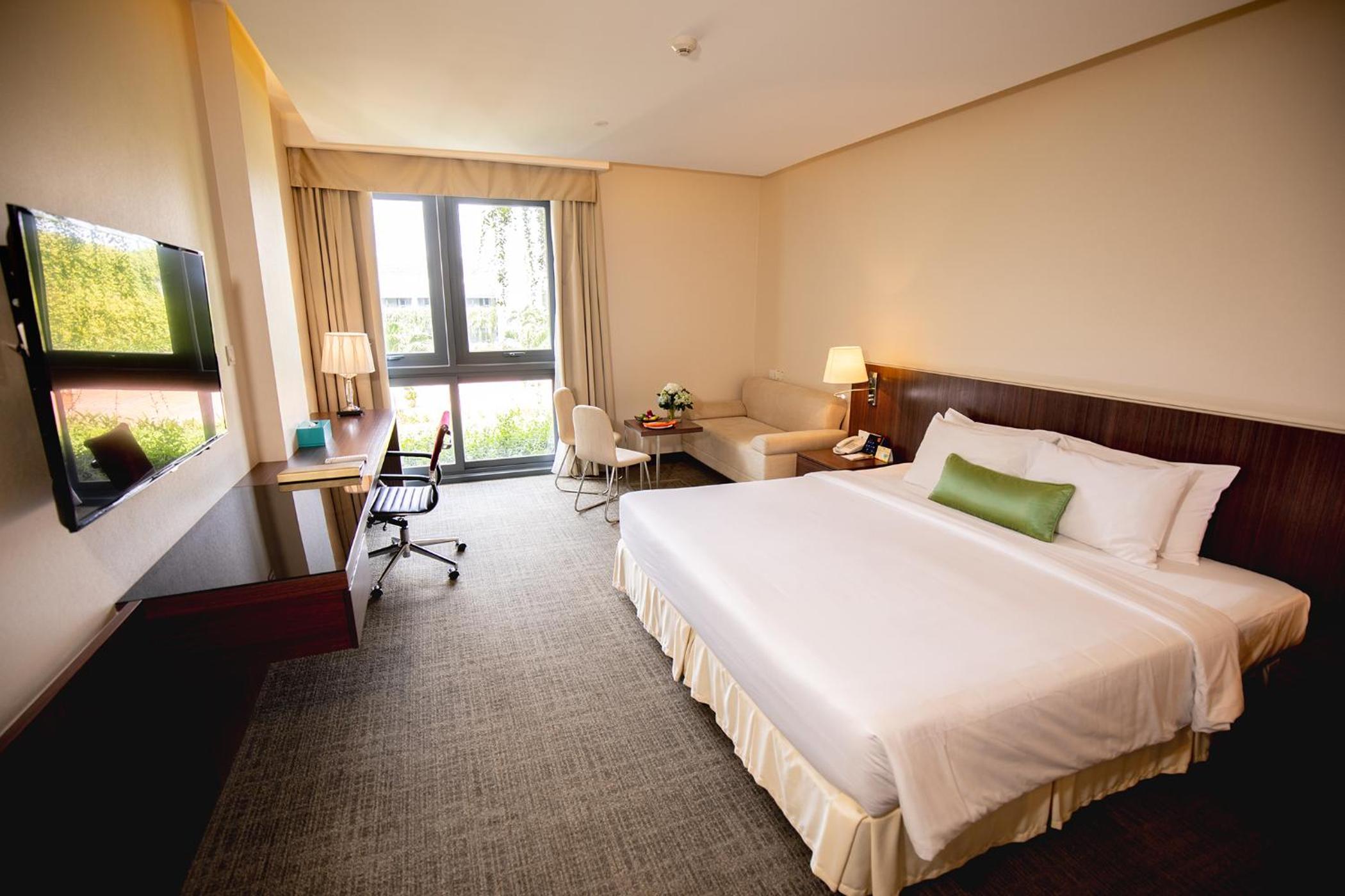 Deluxe King Room photo 1