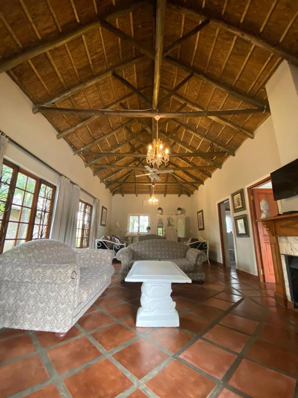 Double Room with Private Bathroom - Photo 3