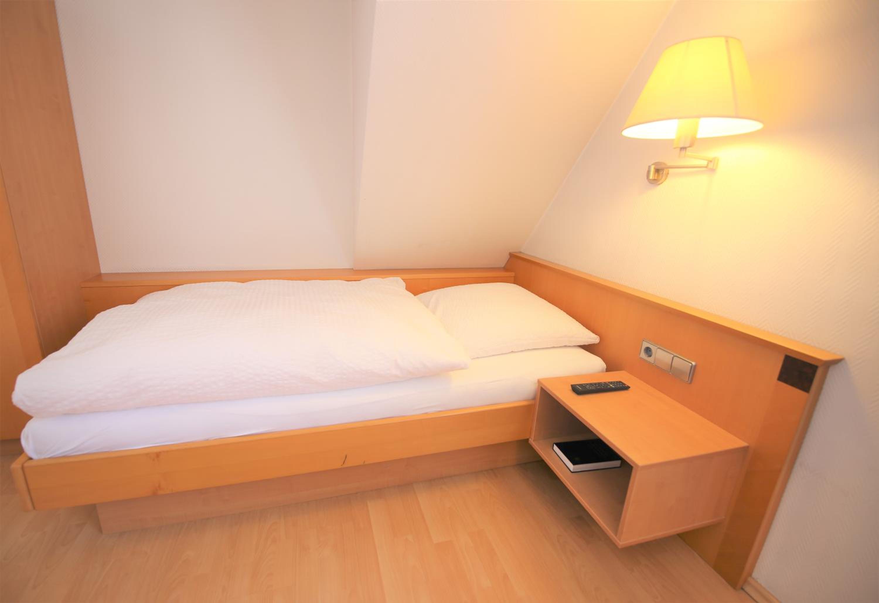 Single Room with Private Bathroom photo 1