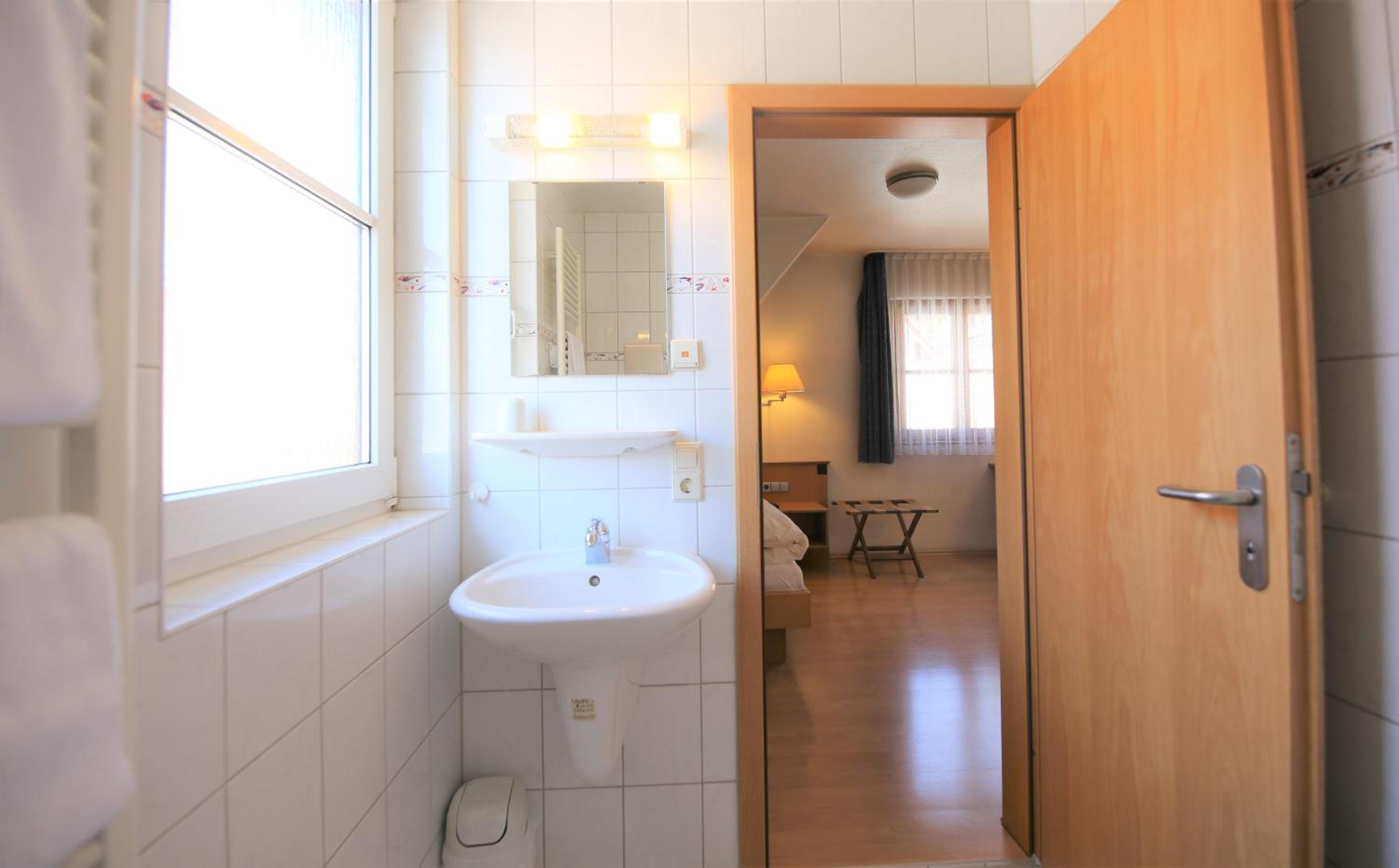 Single Room with Private Bathroom photo 3