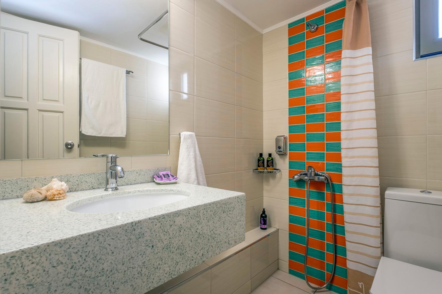 Economy double or twin room Ground Floor - Photo 5