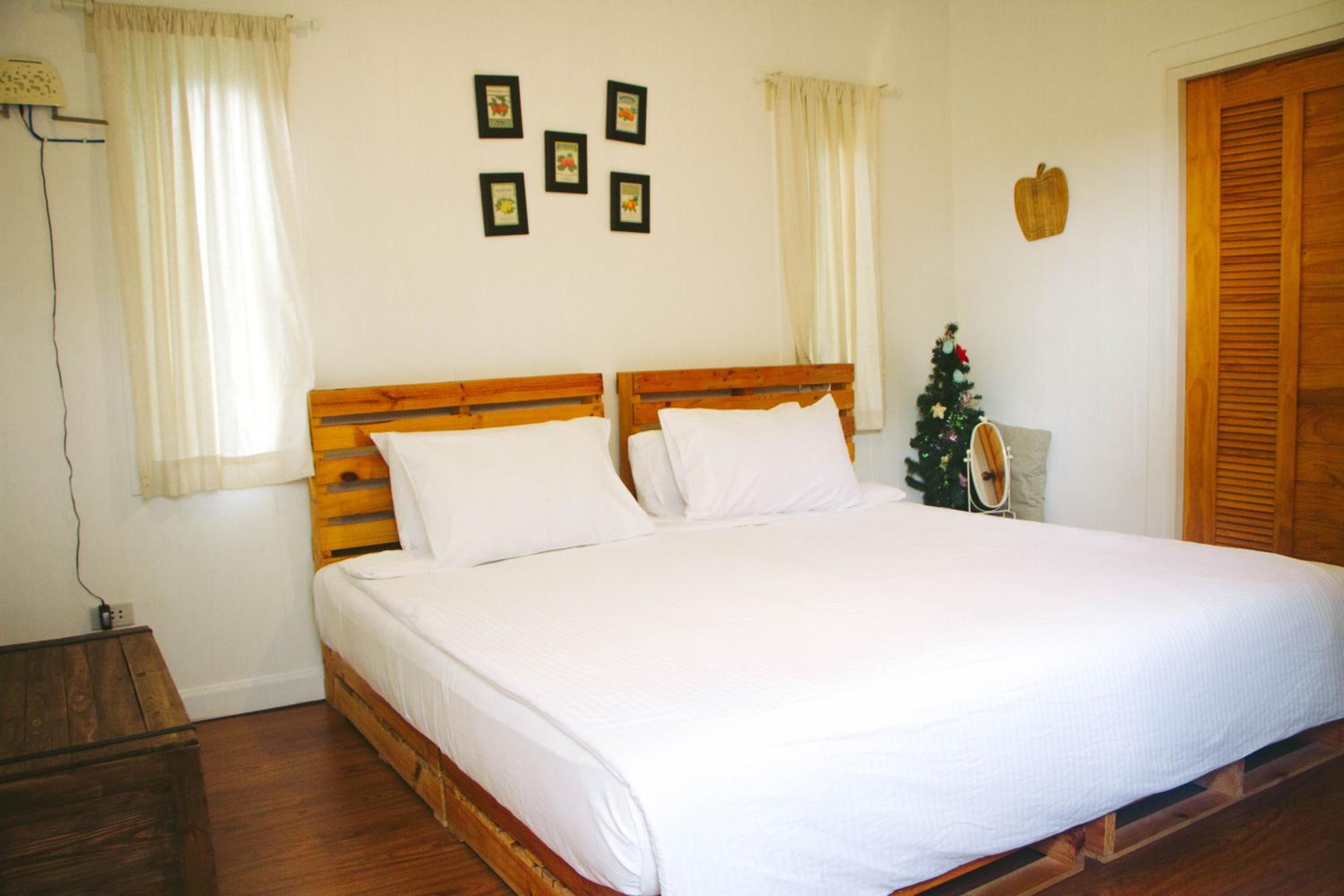 Double or Twin Room with Mountain View