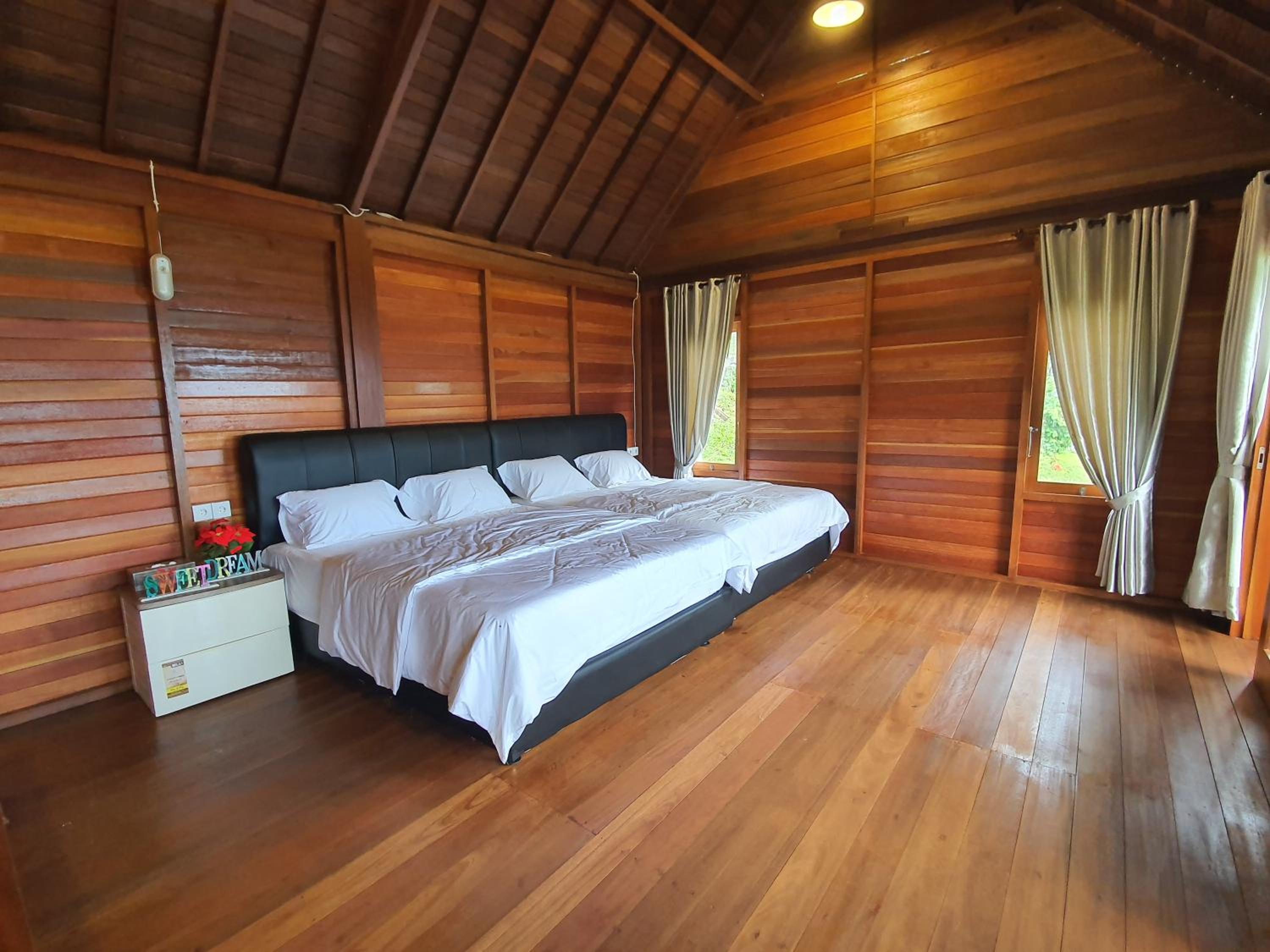 Three-Bedroom Villa - Photo 1