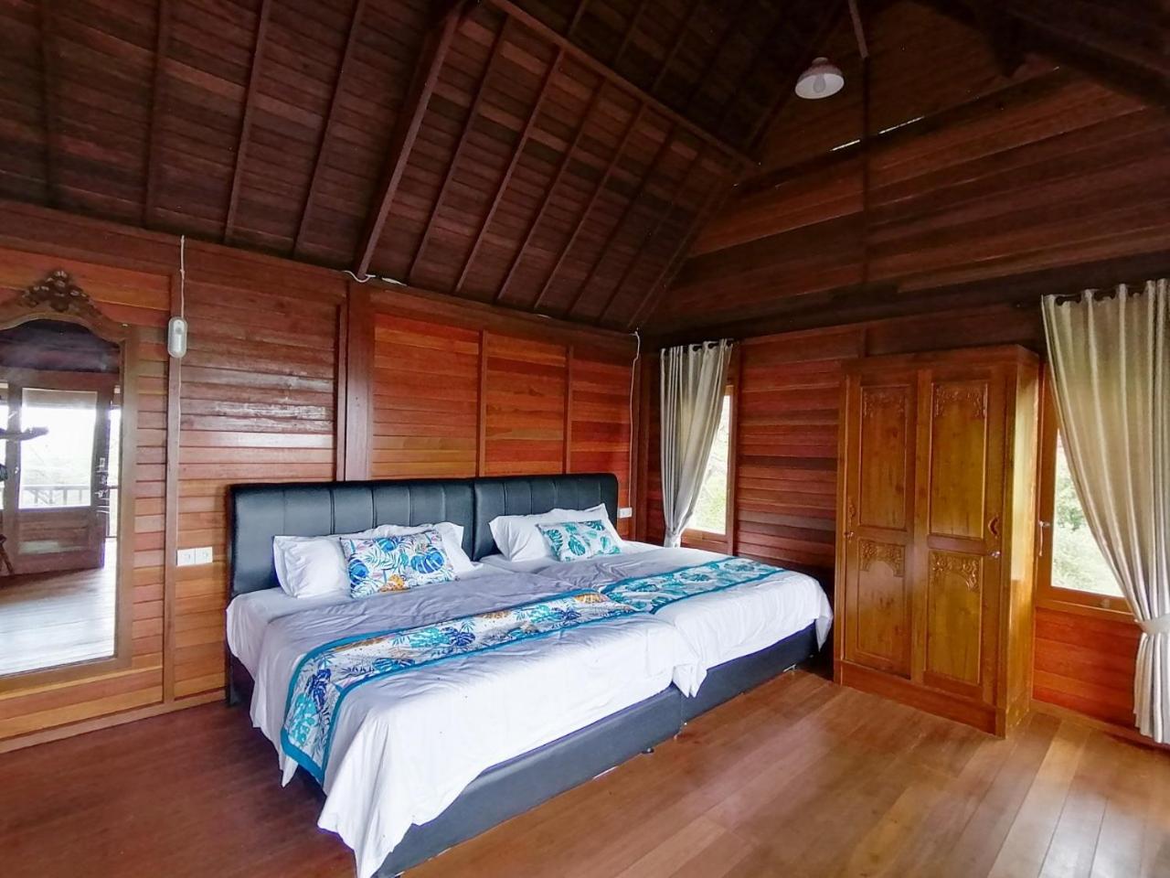 Three-Bedroom Villa - Photo 10