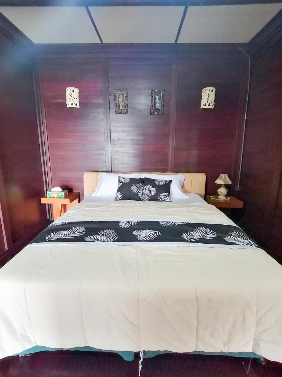Three-Bedroom Villa - Photo 7