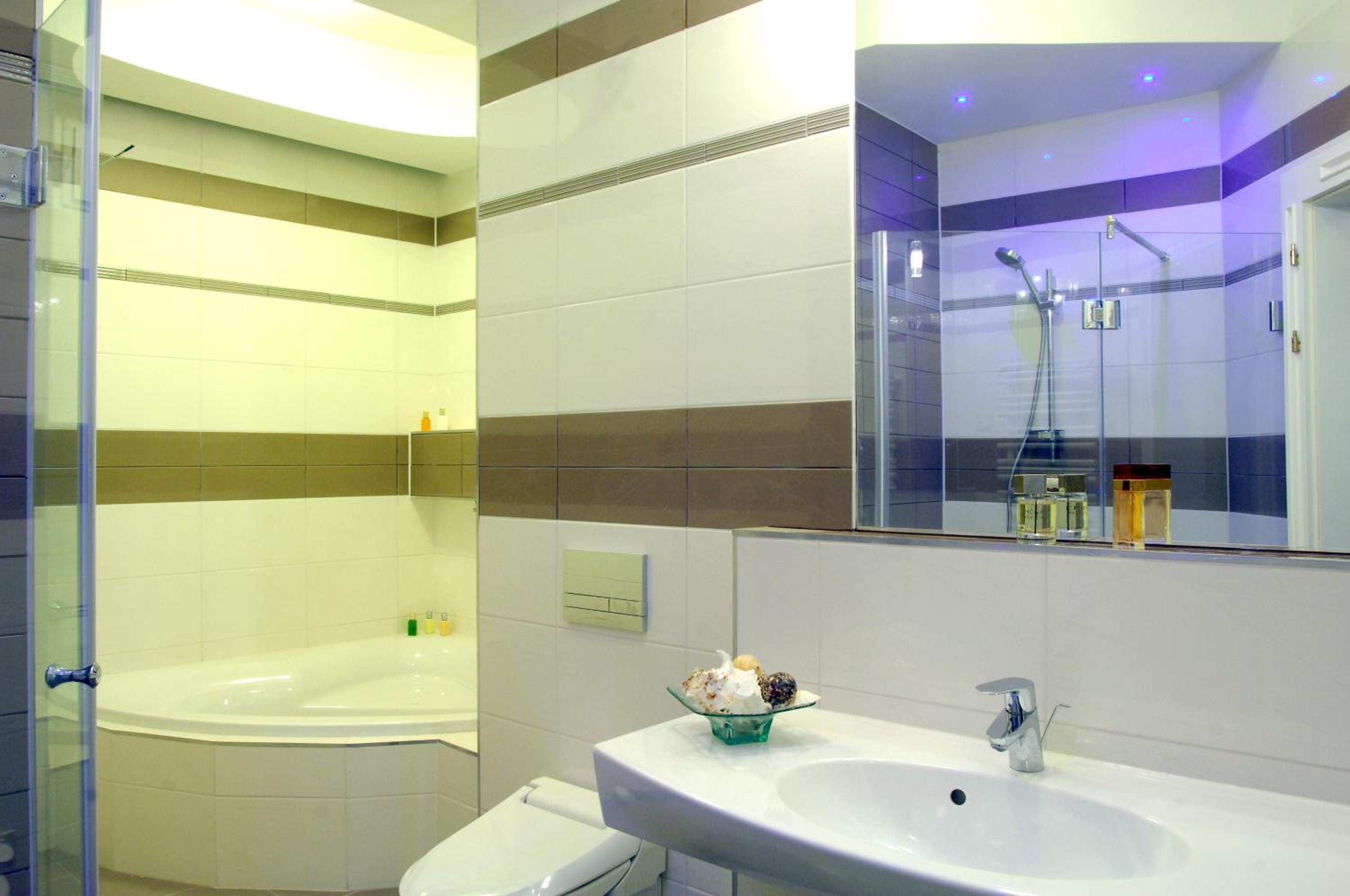 Deluxe Suite - Photo 13
