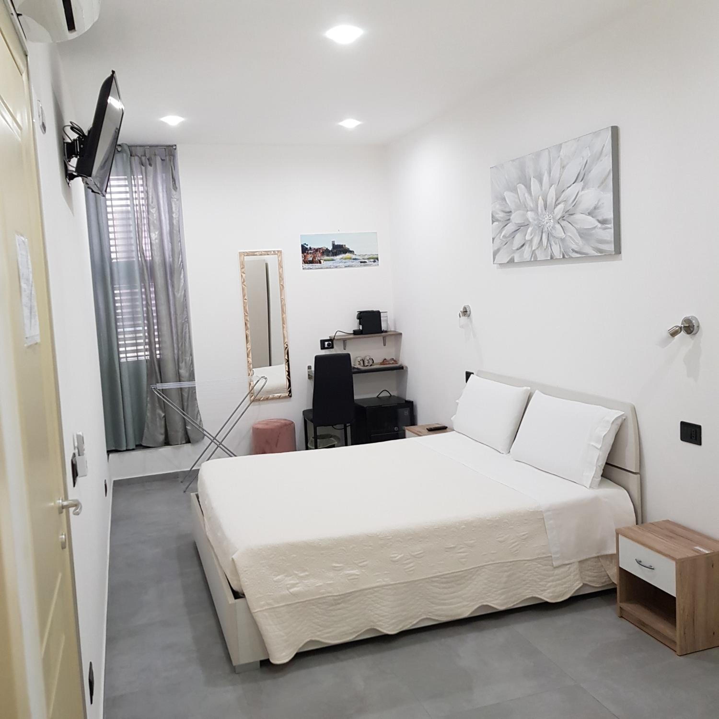Superior King Room - Photo 7