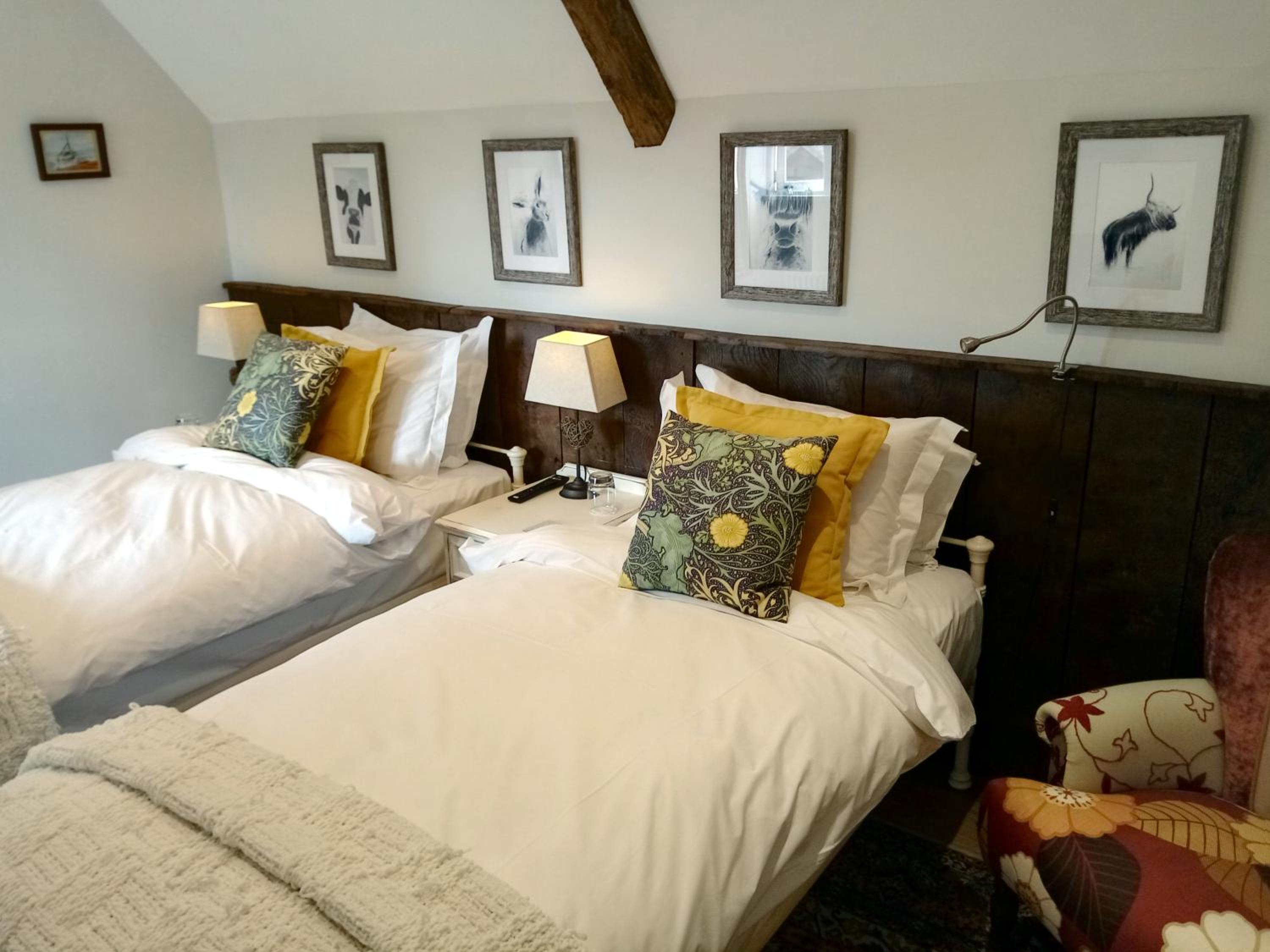 Large Double or Twin Room photo 3
