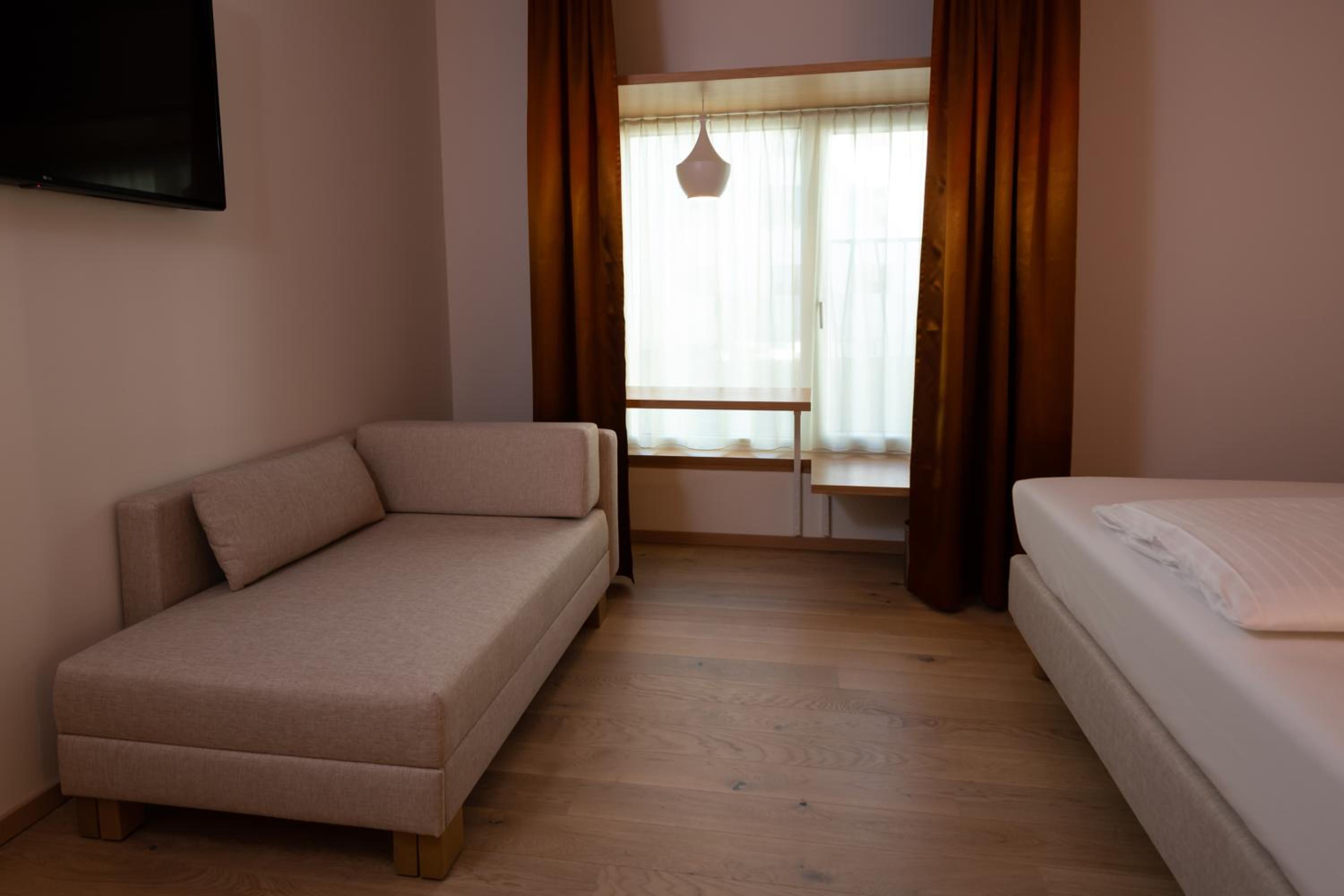 Family King Room with Sofa Bed photo 1
