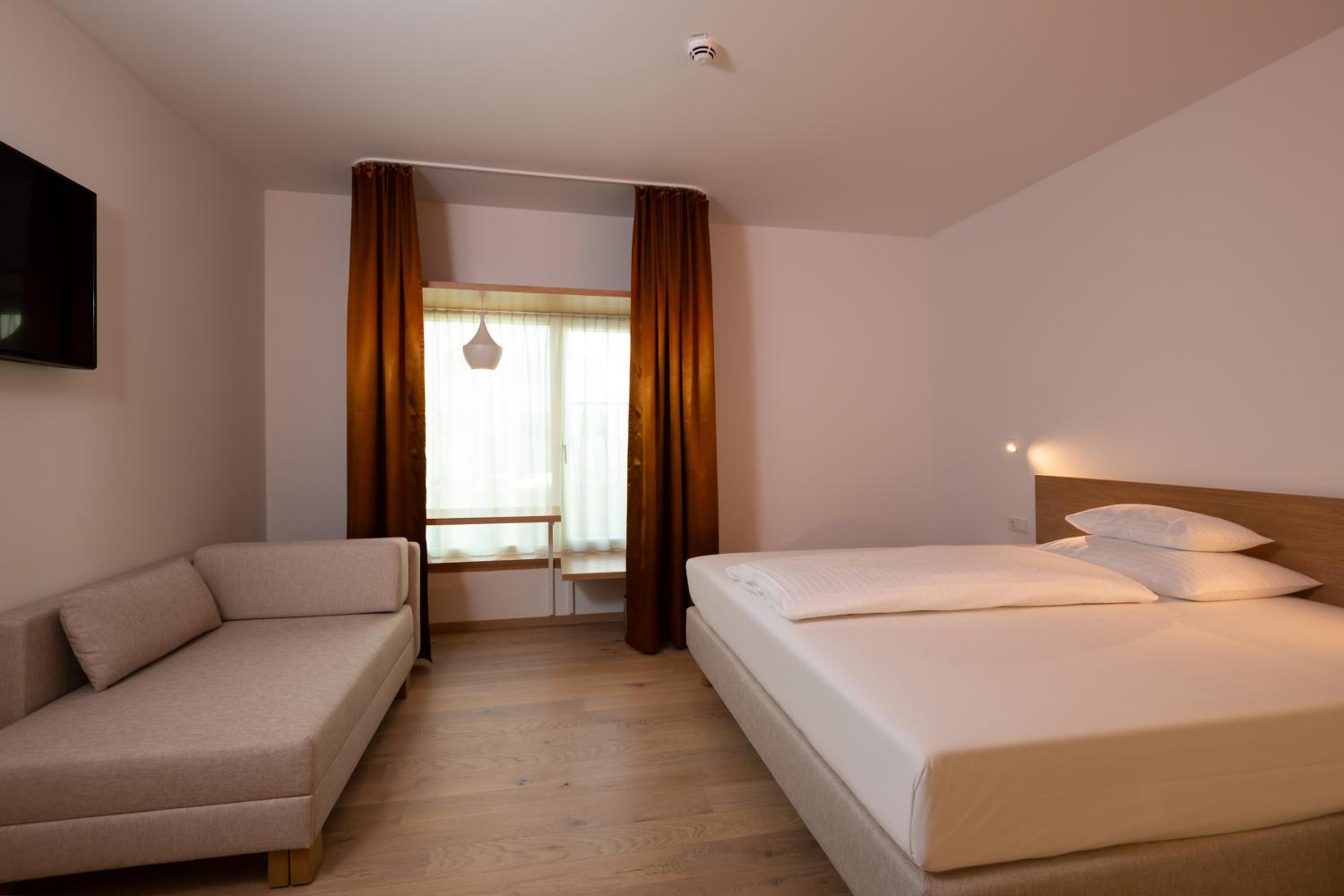 Family King Room with Sofa Bed photo 2