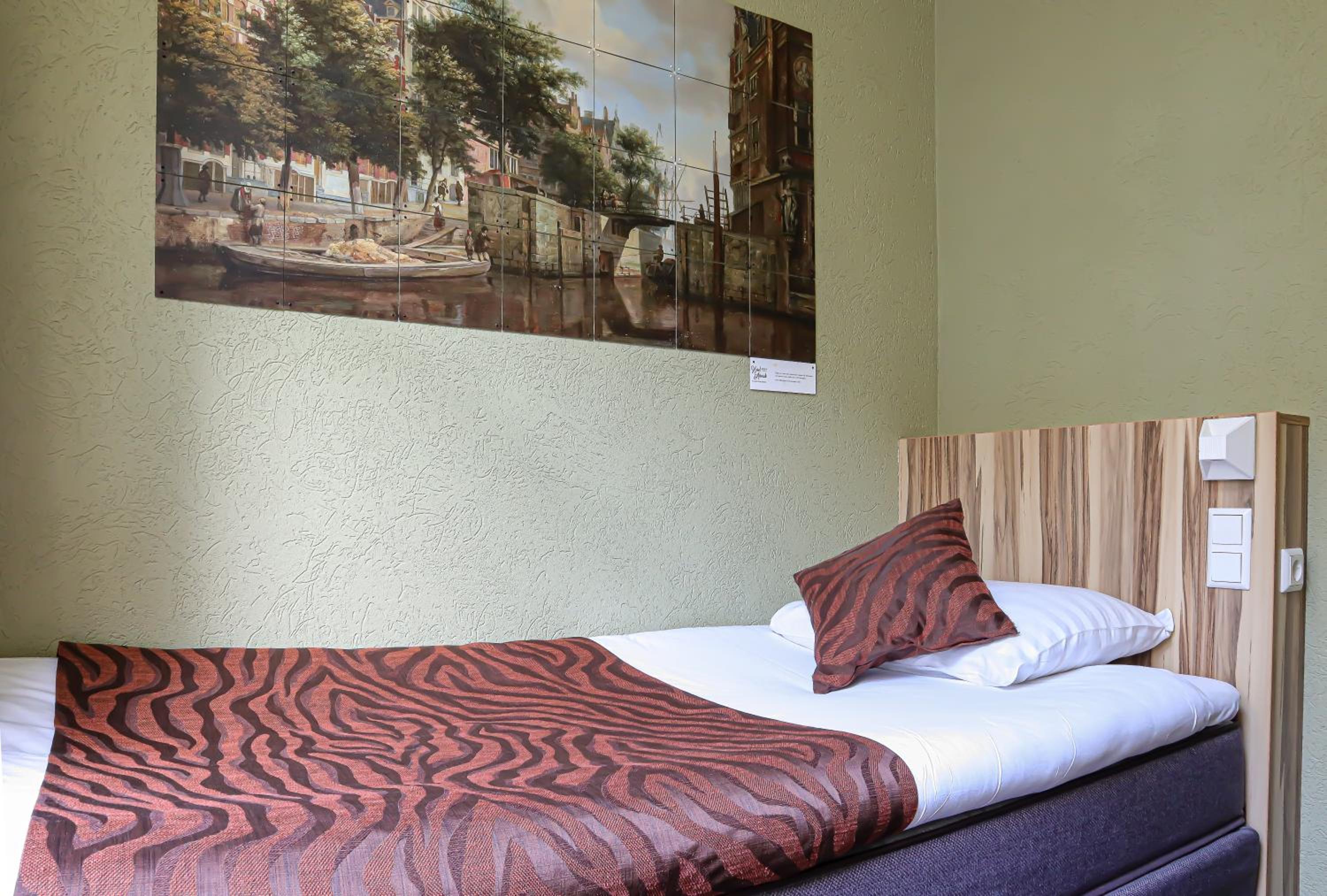 Small Single Room thumbnail 6