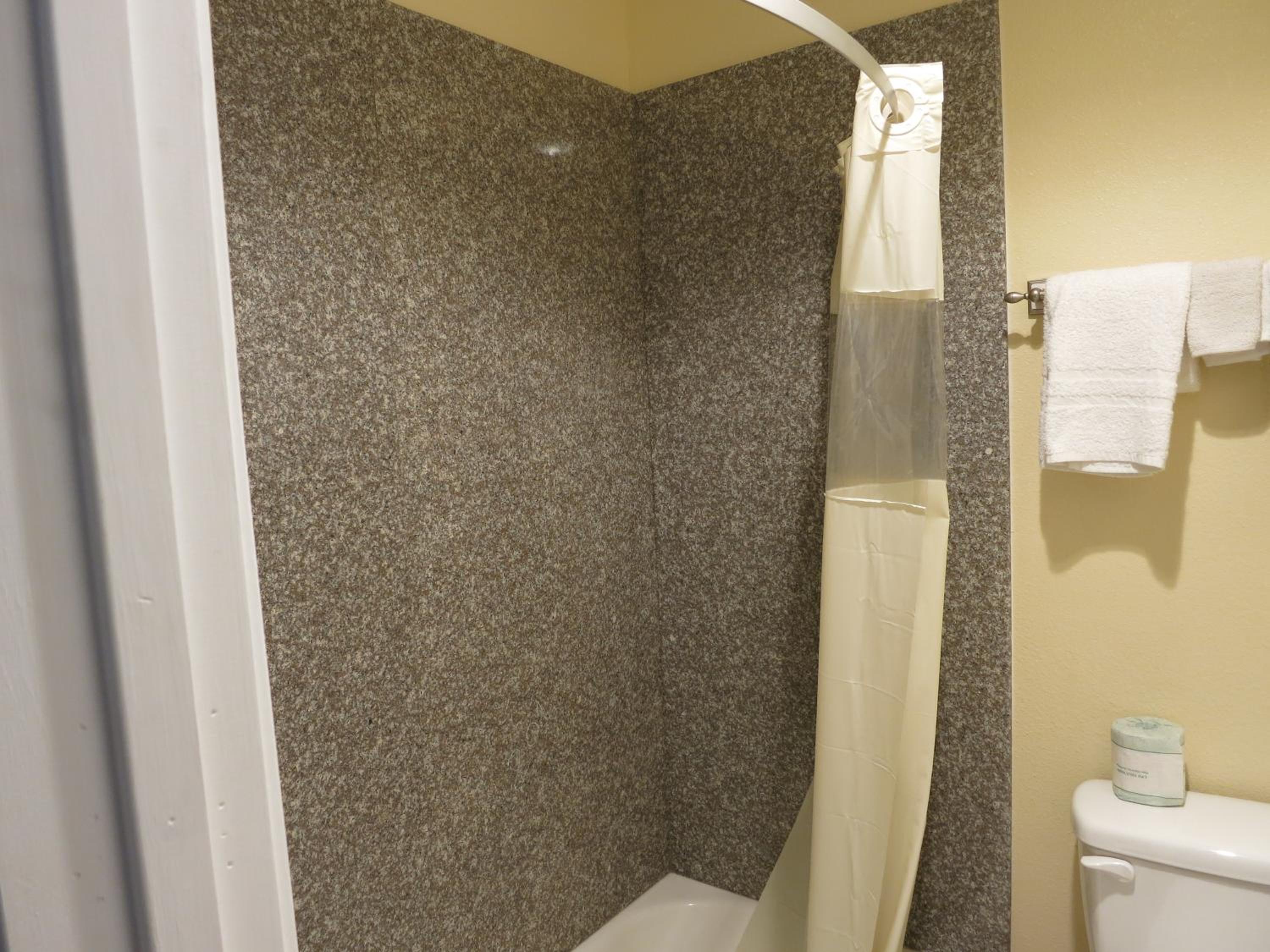 Standard Queen Room photo 3