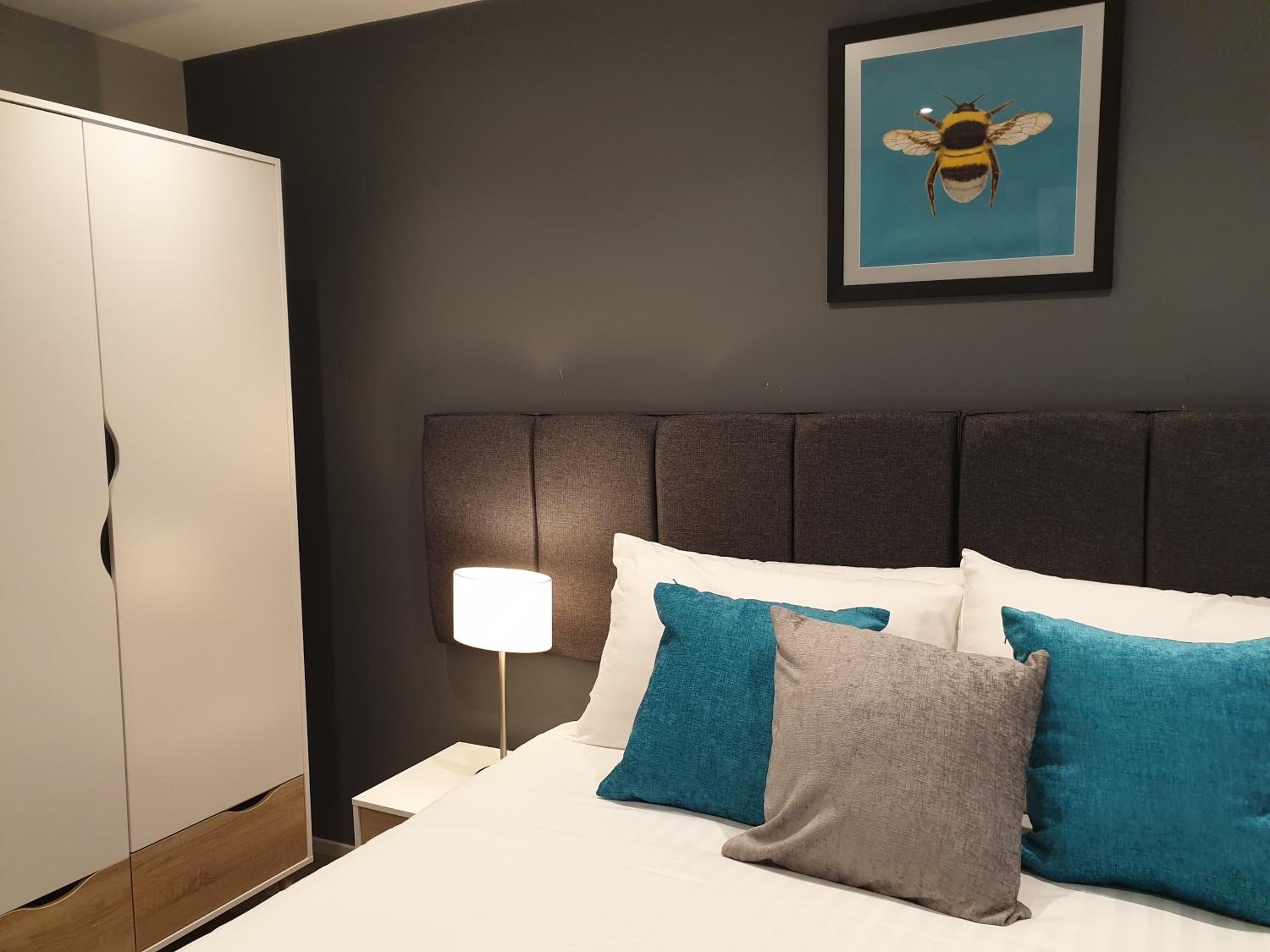 One-Bedroom Apartment - Photo 3