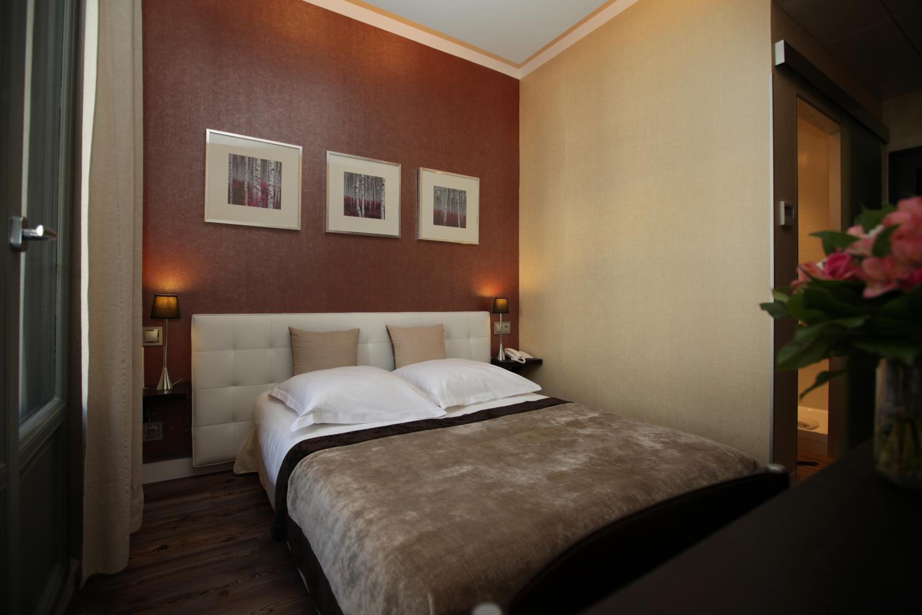 Classic Double Room - Photo 11