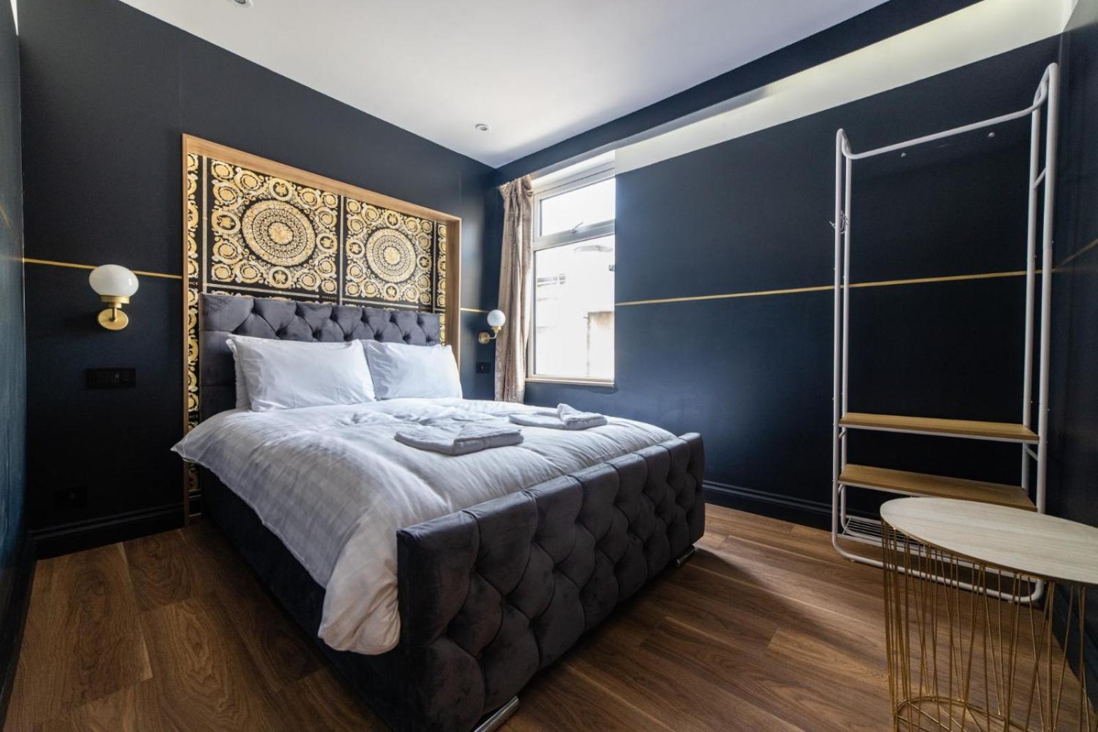 Four-Bedroom Luxury Apartment - Photo 2