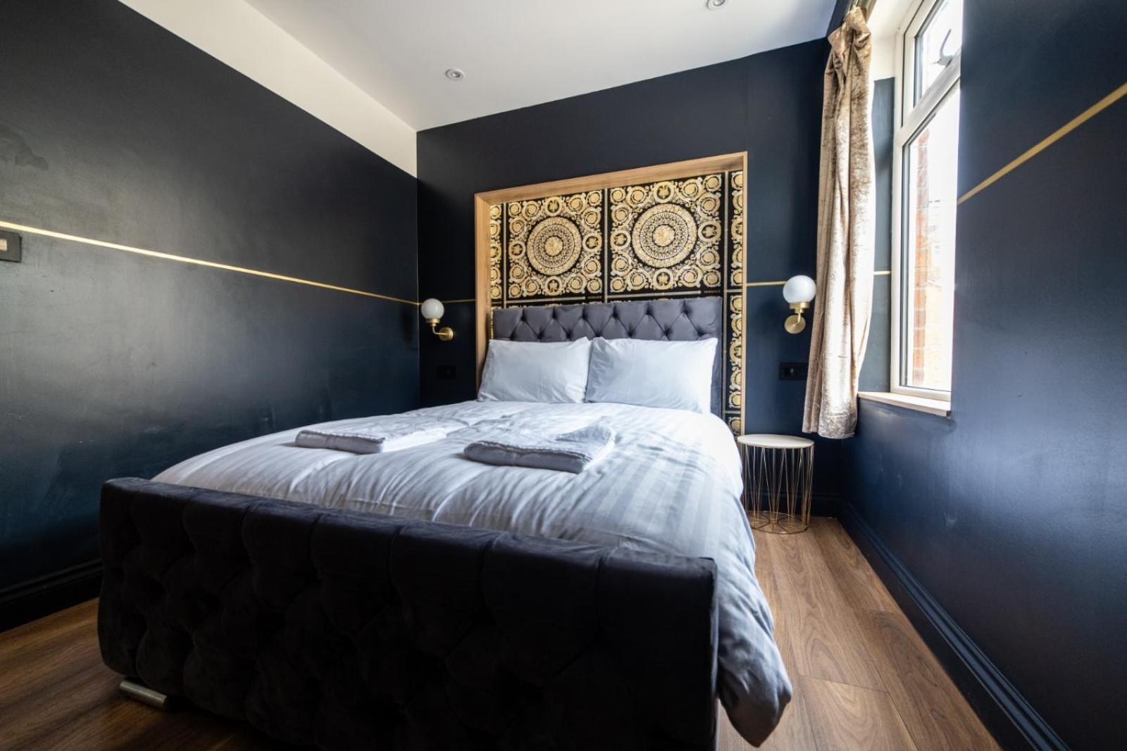 Four-Bedroom Luxury Apartment - Photo 7