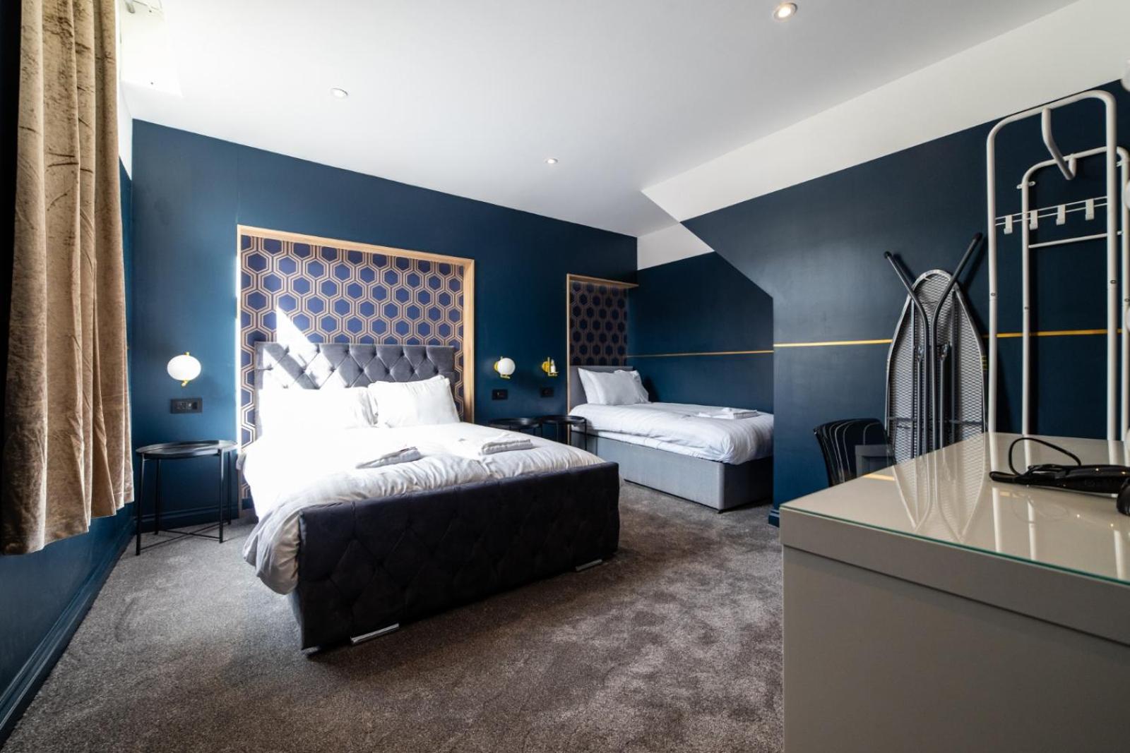 Four-Bedroom Luxury Apartment - Photo 9