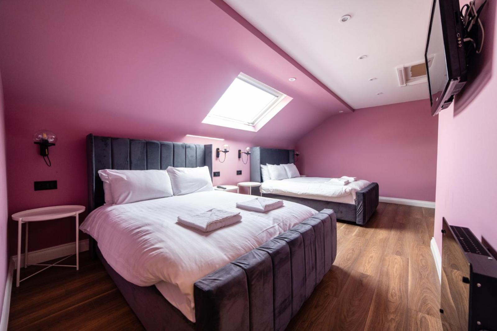 Four-Bedroom Luxury Apartment - Photo 28