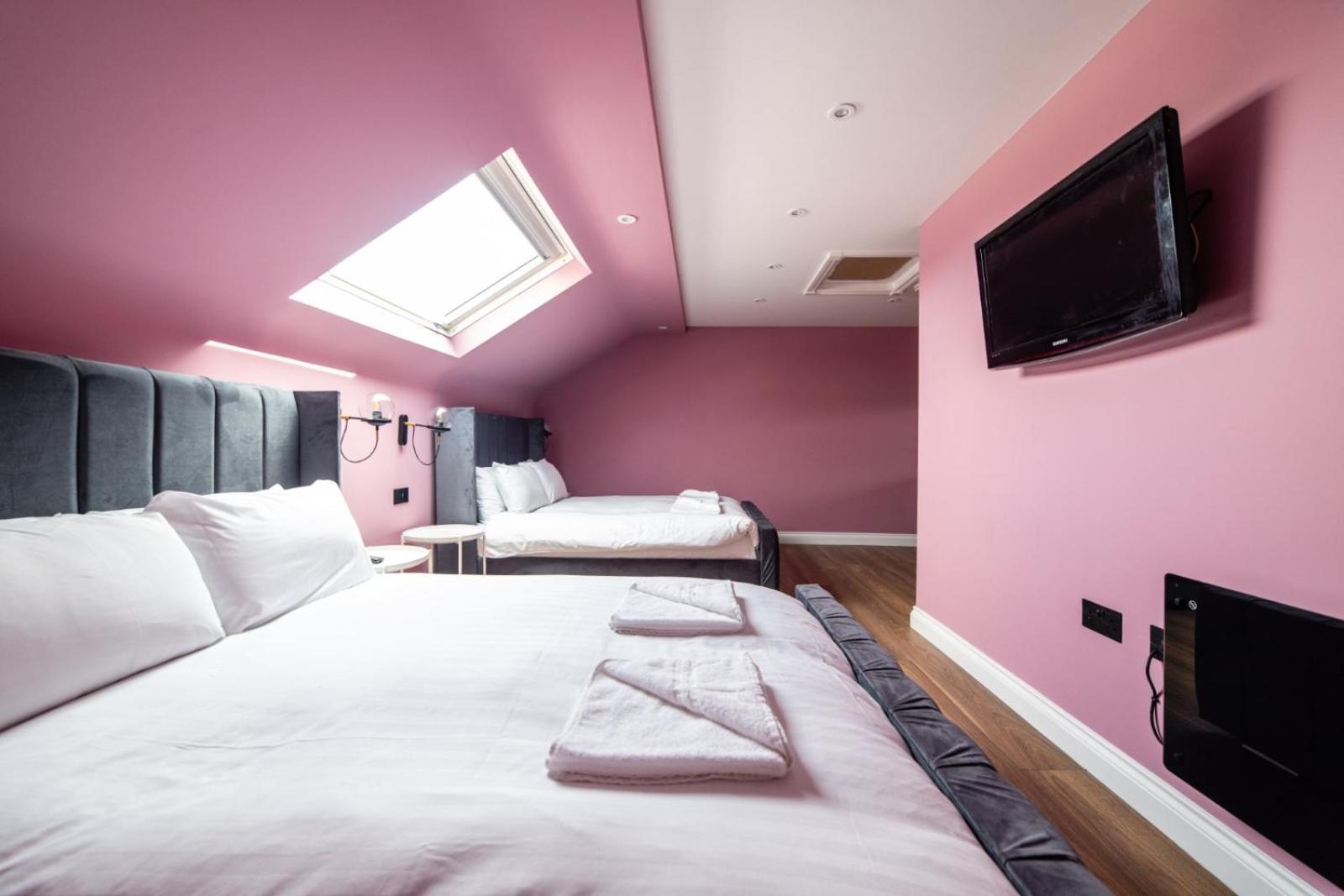Four-Bedroom Luxury Apartment - Photo 11