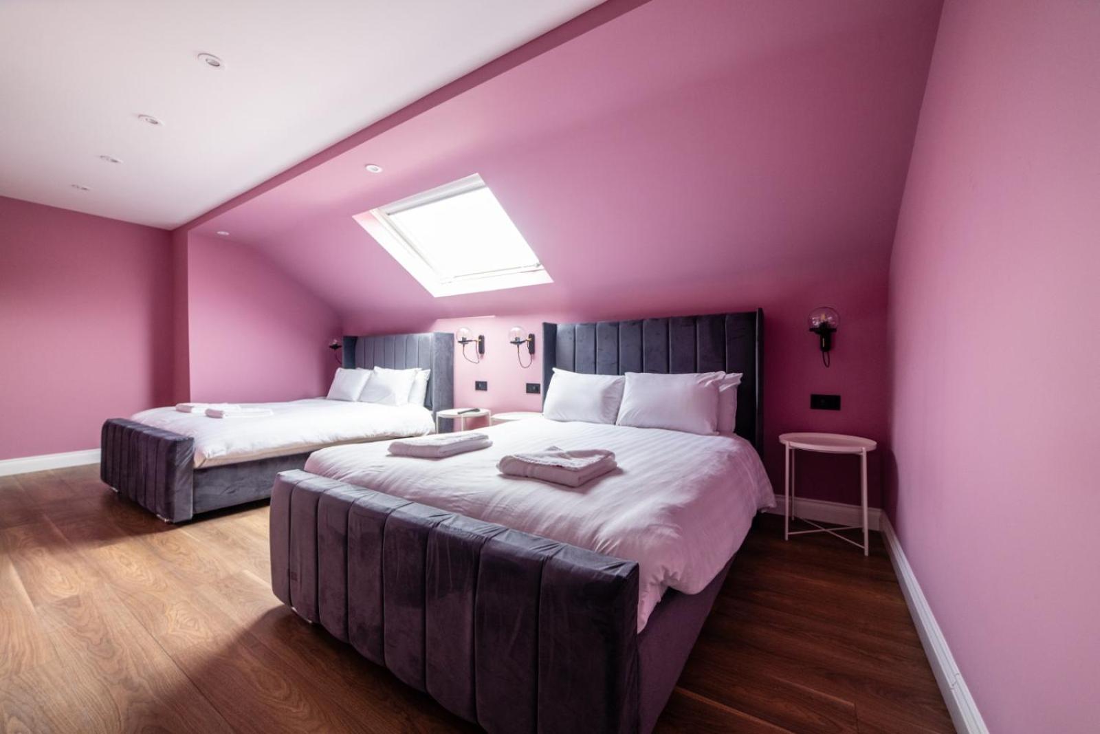 Four-Bedroom Luxury Apartment - Photo 13