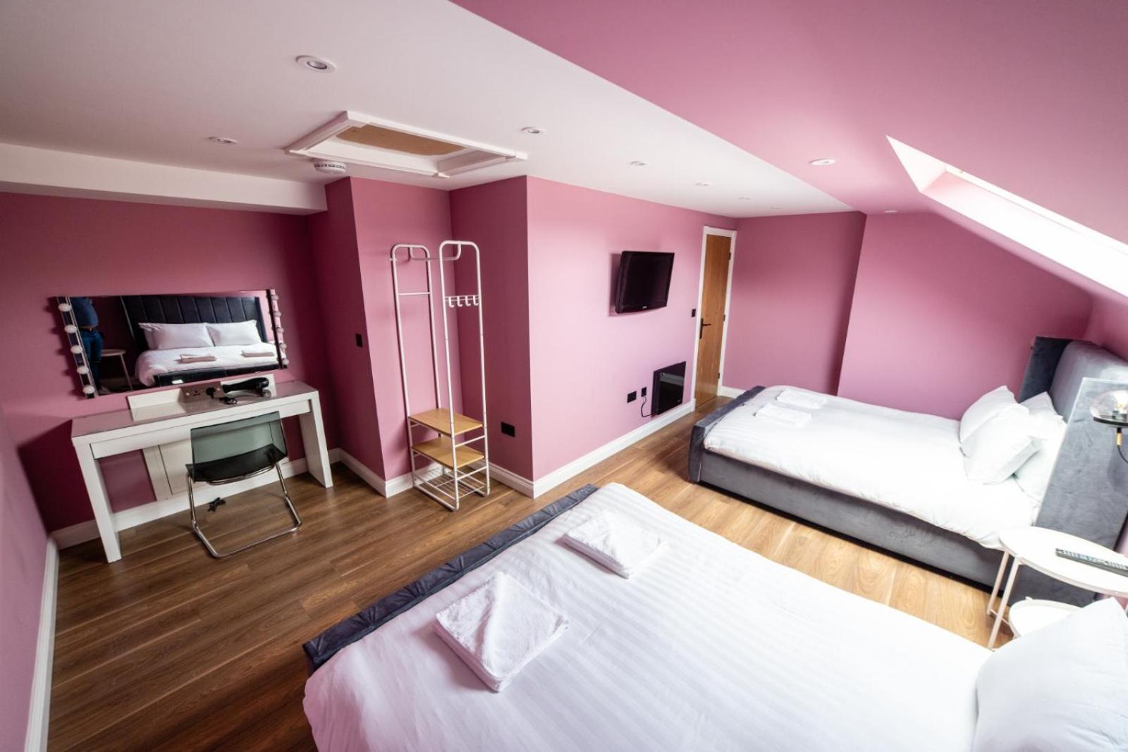Four-Bedroom Luxury Apartment - Photo 5