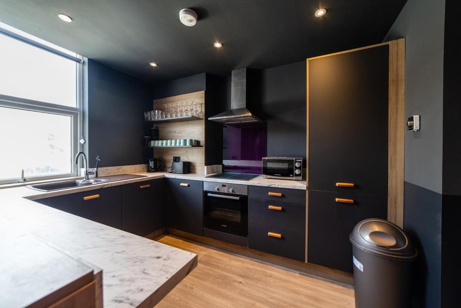Four-Bedroom Luxury Apartment - Photo 4
