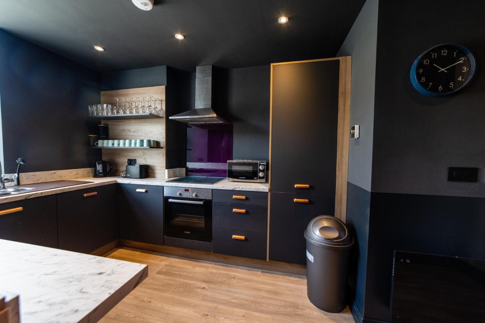 Four-Bedroom Luxury Apartment - Photo 17