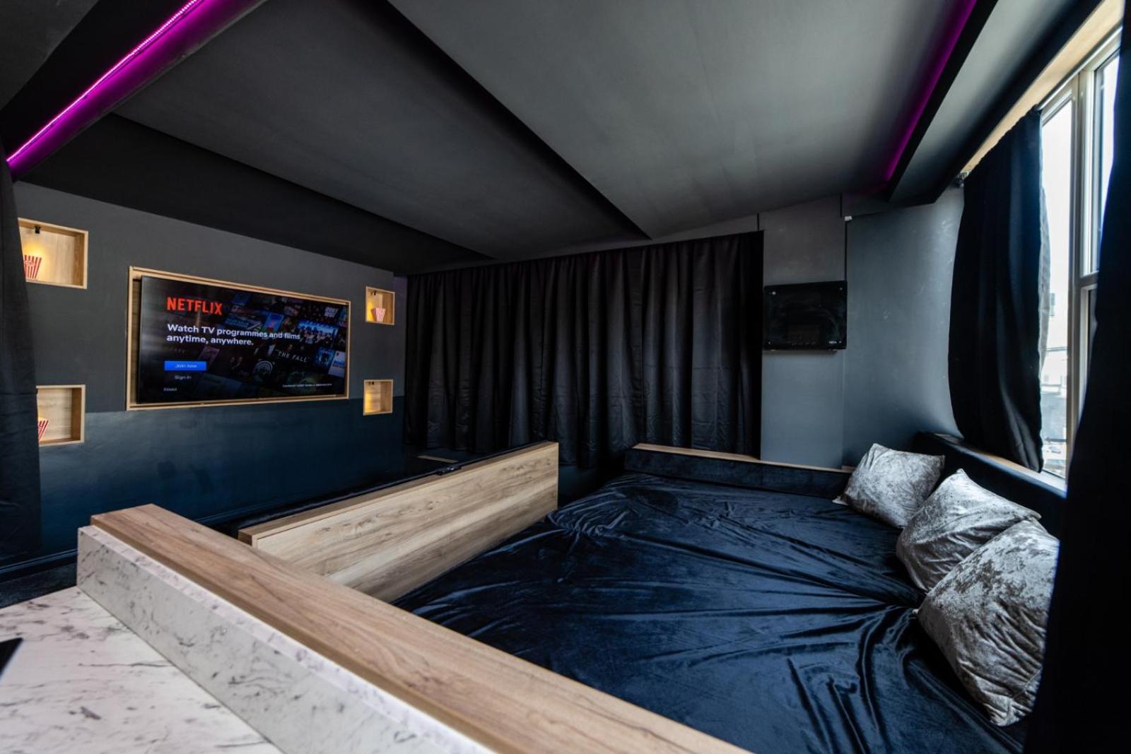 Four-Bedroom Luxury Apartment - Photo 1