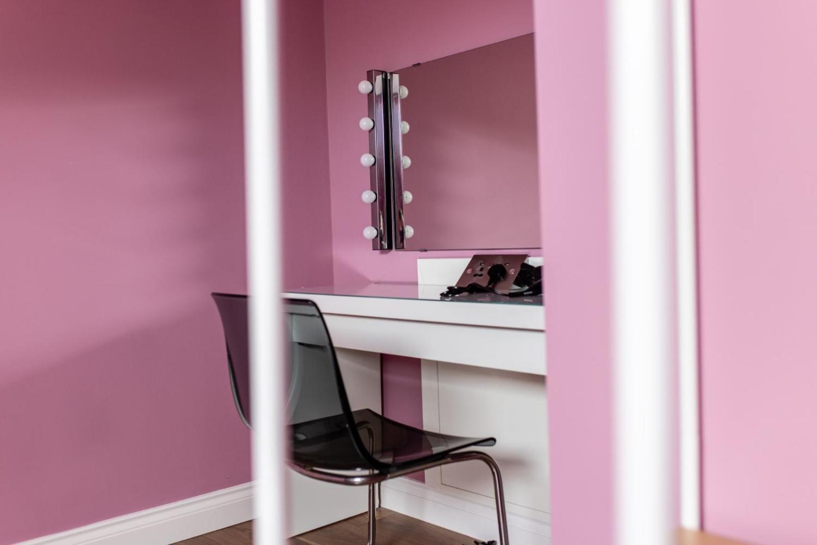 Four-Bedroom Luxury Apartment - Photo 24