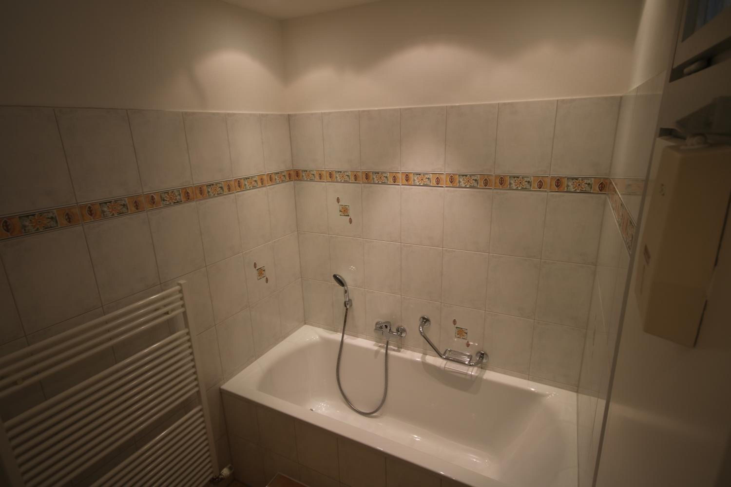 Quadruple Room with Private Bathroom - Photo 4