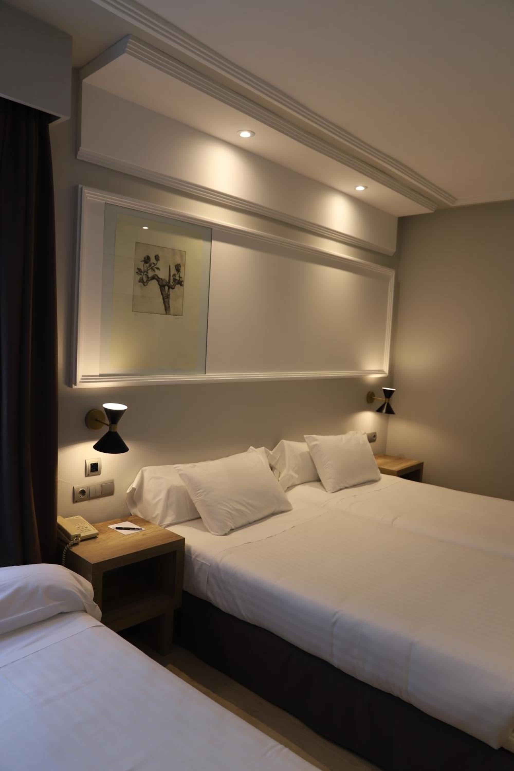Double Room with Extra Bed photo 2