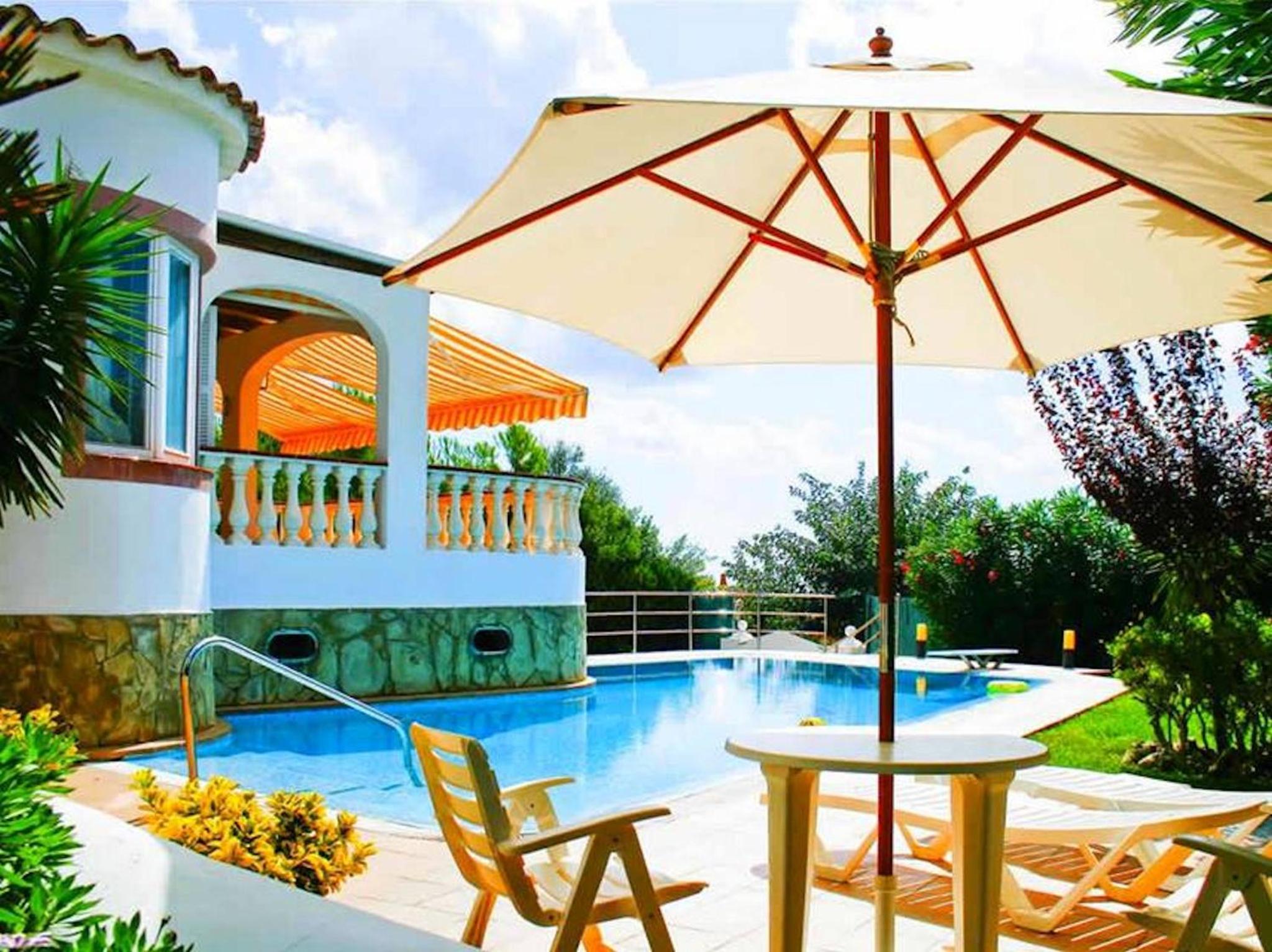 Three-Bedroom Villa photo 2