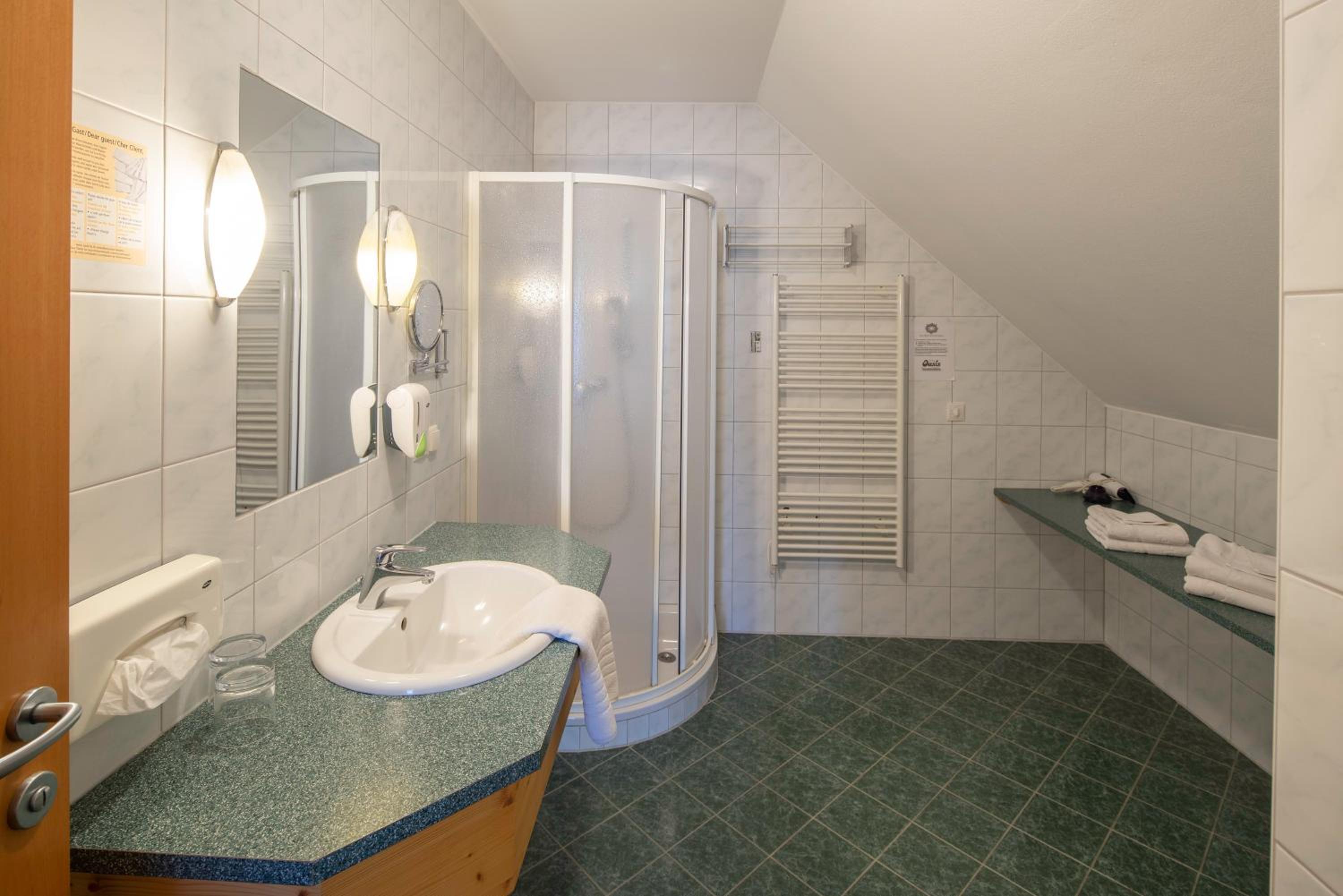 Comfort Double Room with Balcony - Photo 4