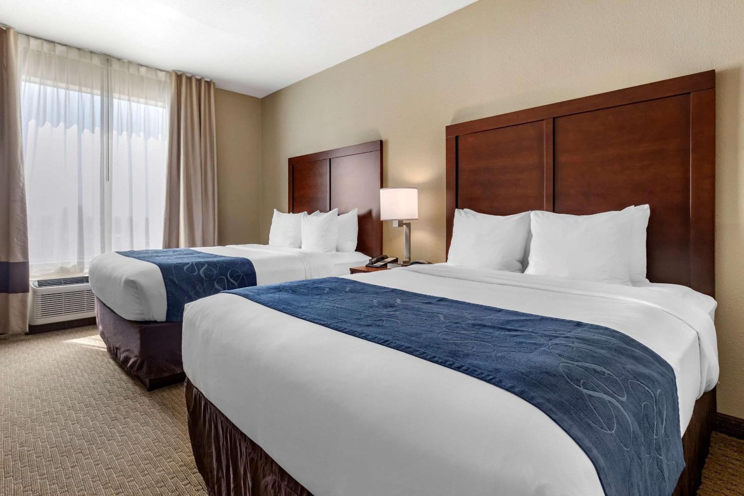 Queen Suite with Two Queen Beds - Non-Smoking - Photo 1