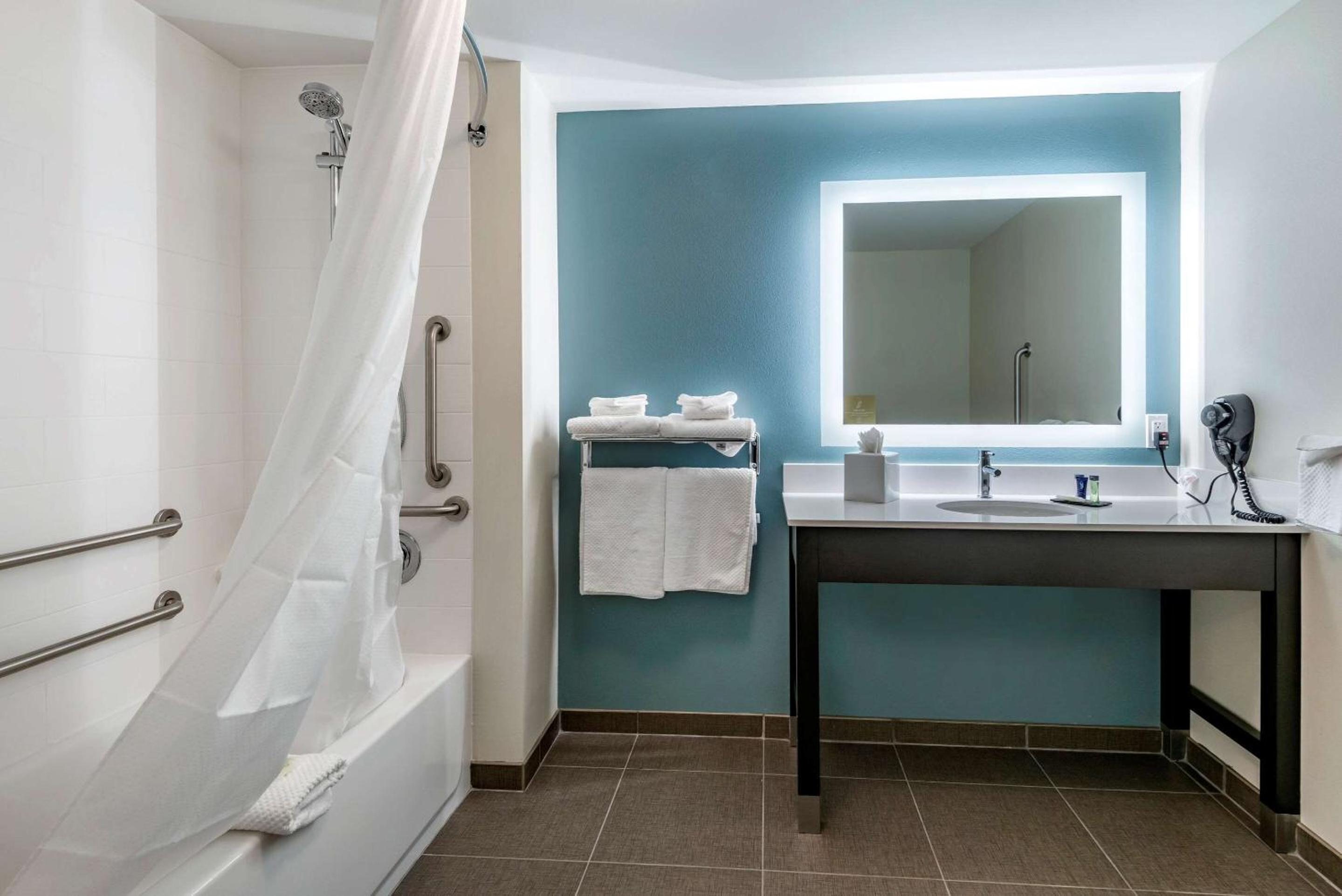 King Room - Accessible/Non-Smoking - Photo 5