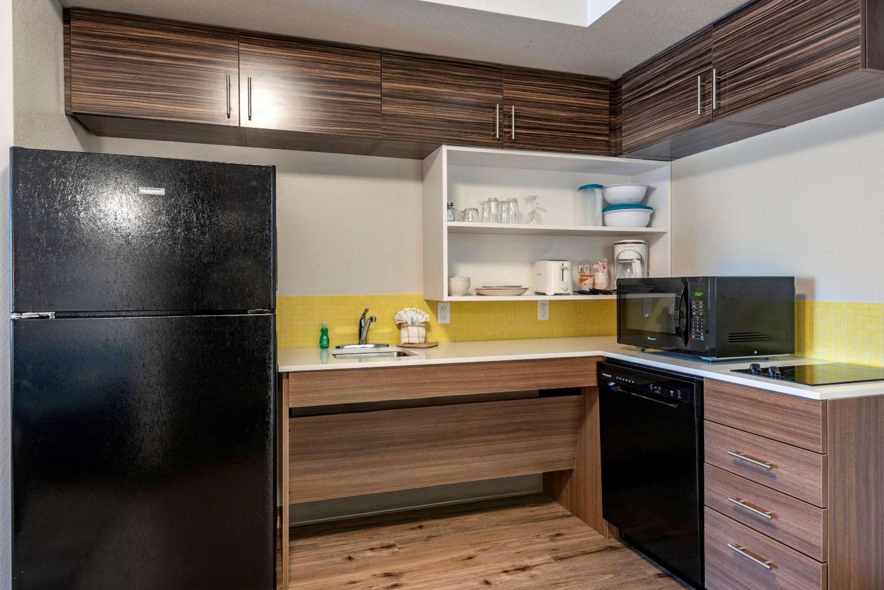Efficiency King Suite - Accessible/Non-Smoking - Photo 2