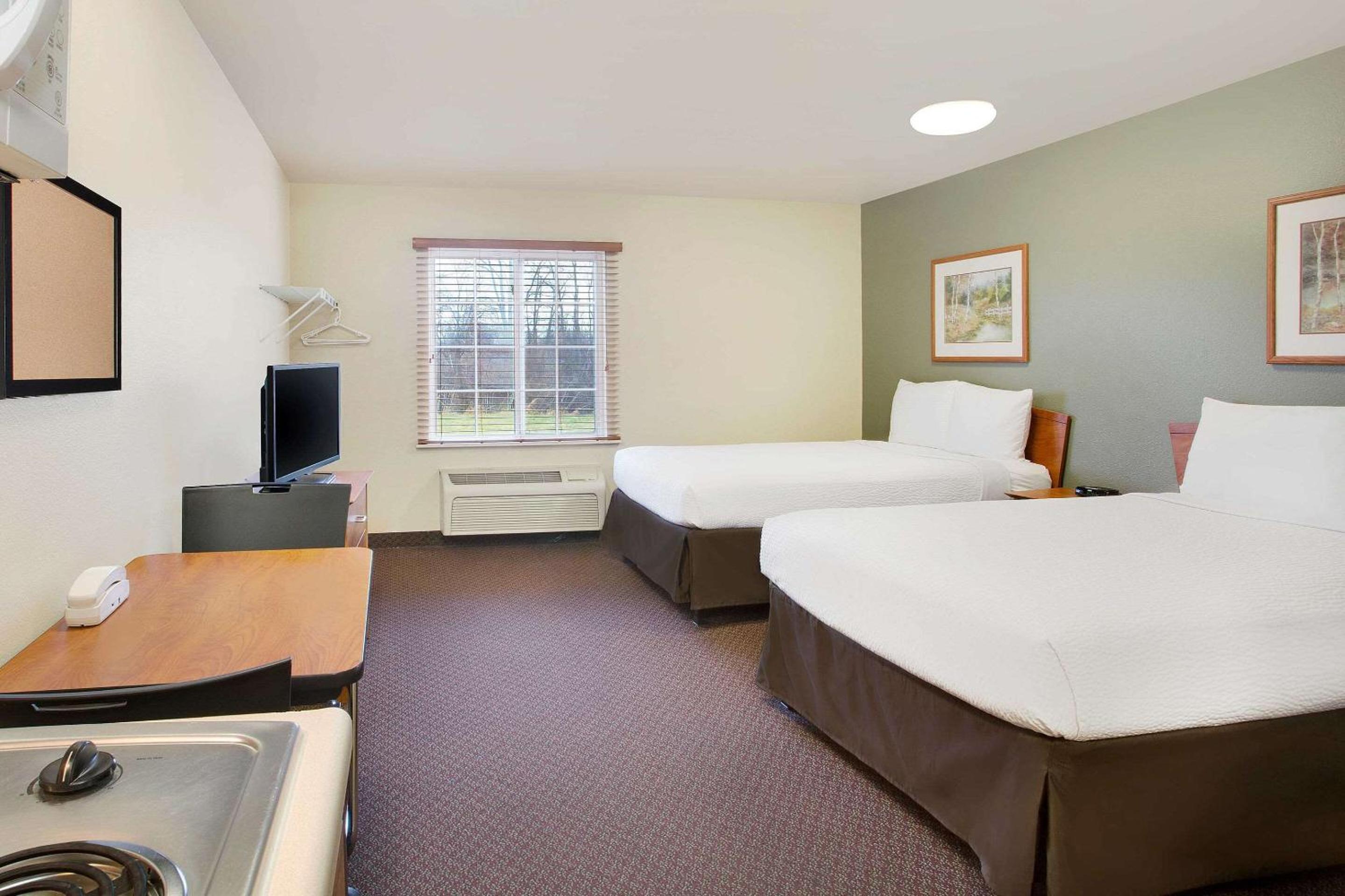 Queen Suite with Two Queen Beds - Non-Smoking photo 1