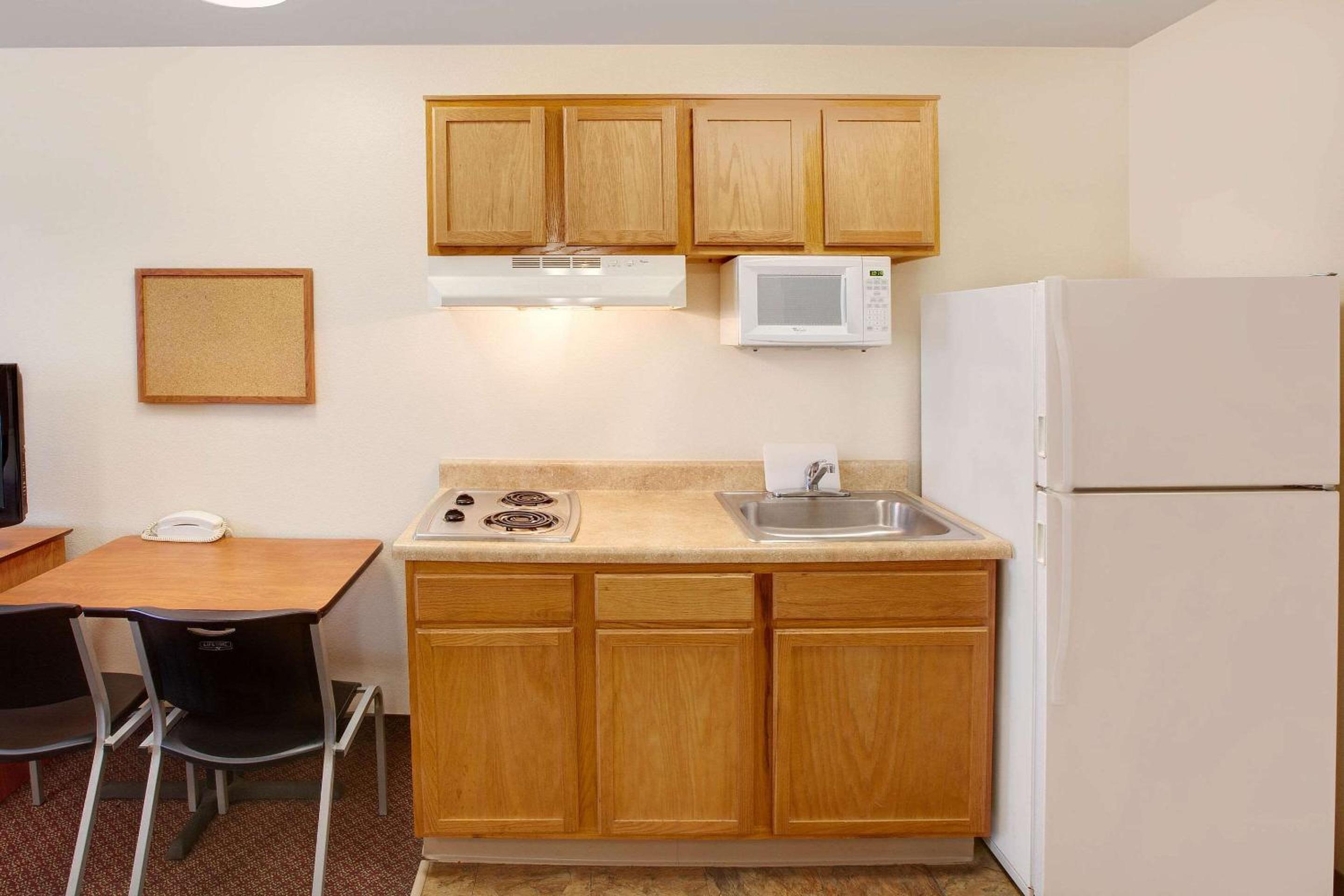 Standard Double Room with Roll-In Shower - Disability Access/Non-Smoking  photo 3