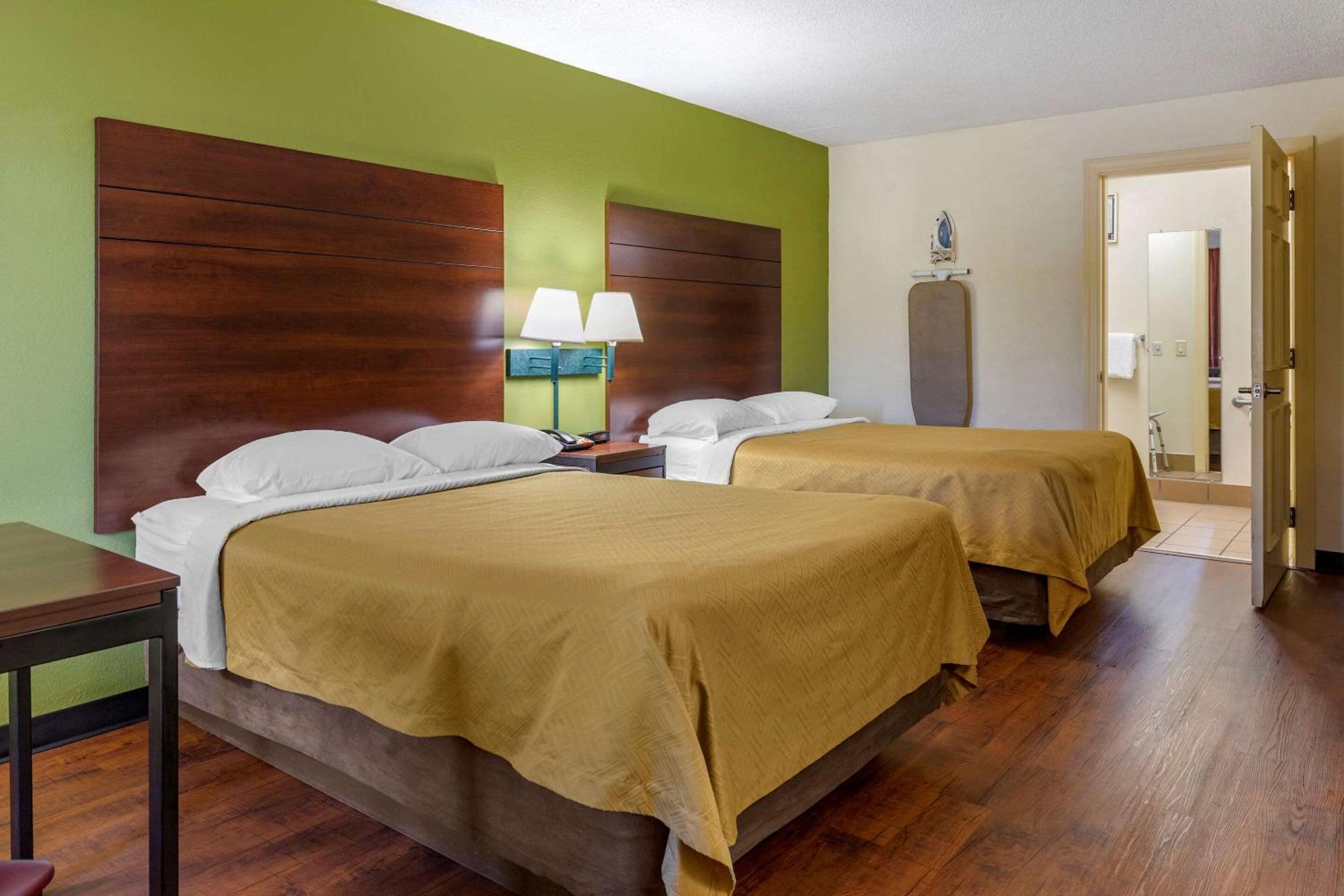 Double Room with Two Double Beds - Disability Access/Non-Smoking photo 3