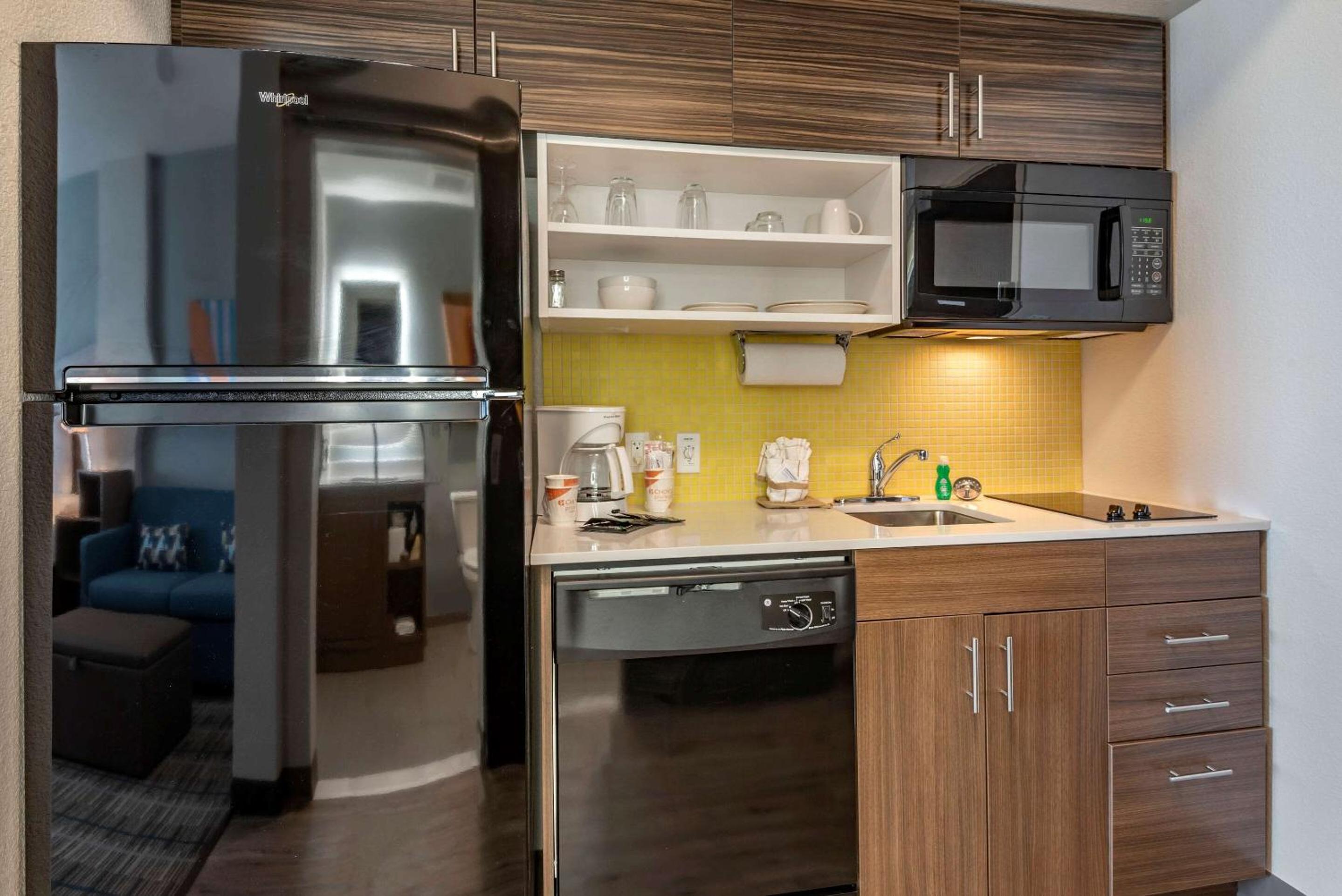 Efficiency King Suite - Accessible/Non-Smoking - Photo 6