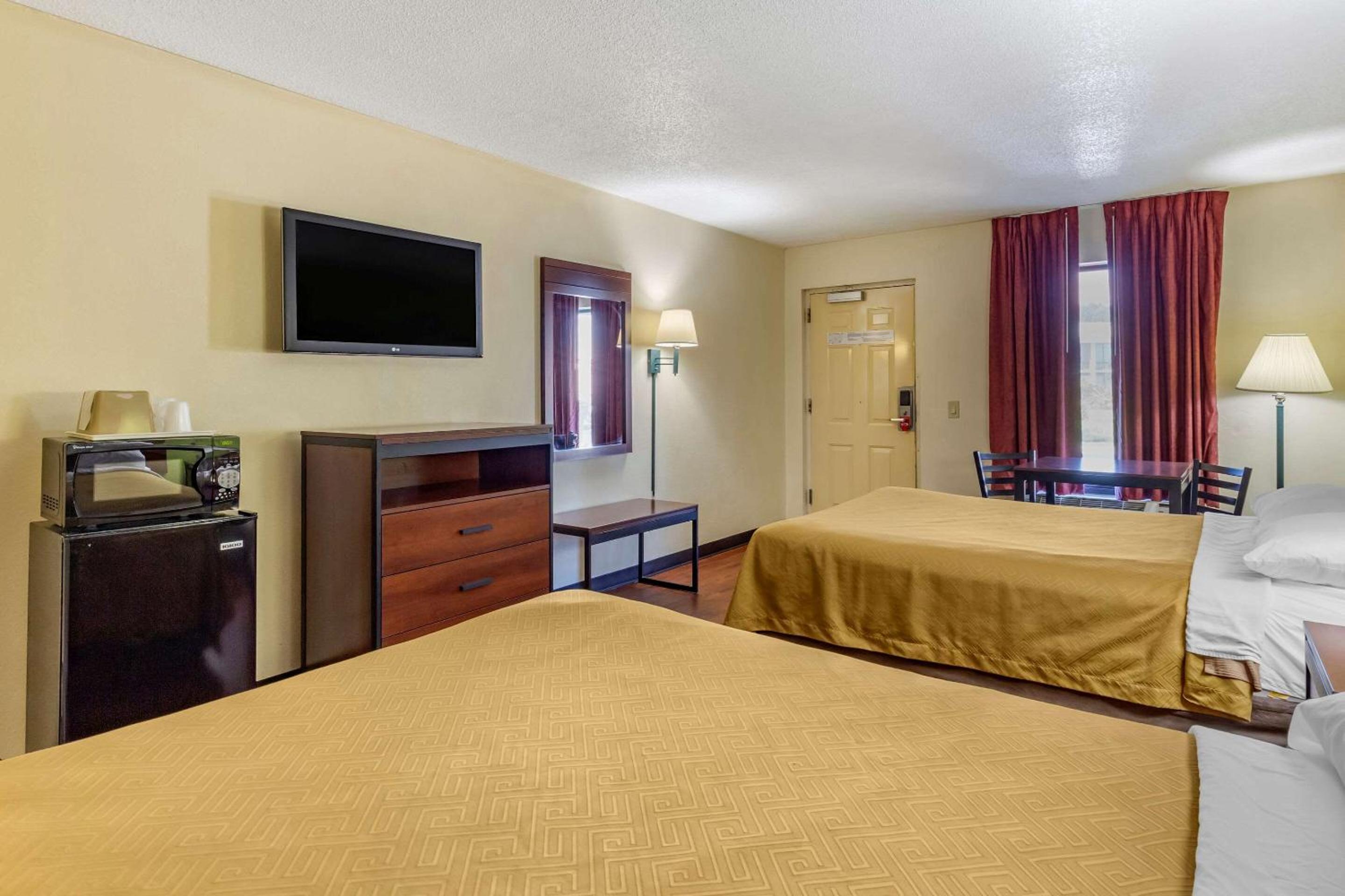 Double Room with Two Double Beds - Disability Access/Non-Smoking photo 2