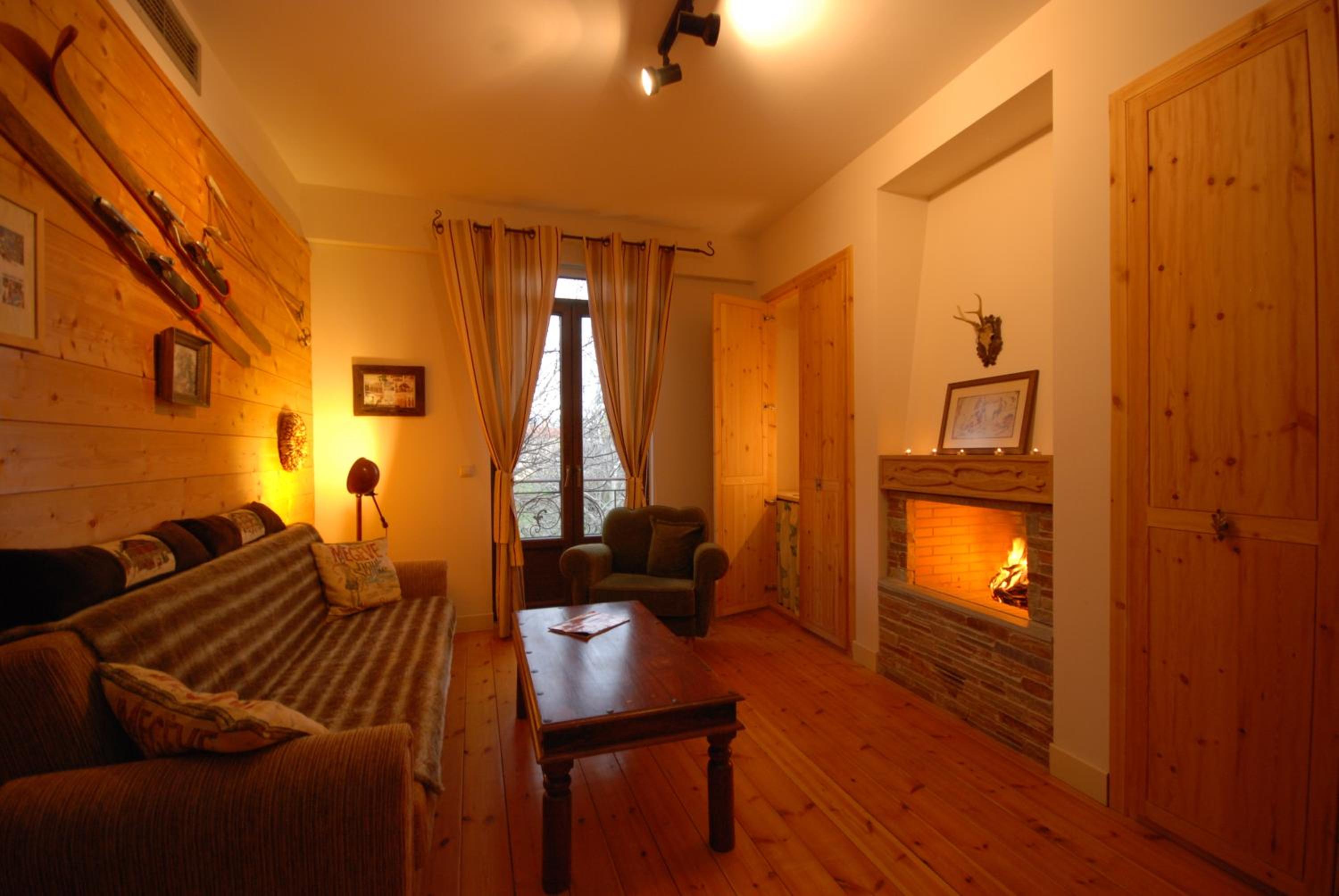Junior Suite with Fireplace - Photo 14