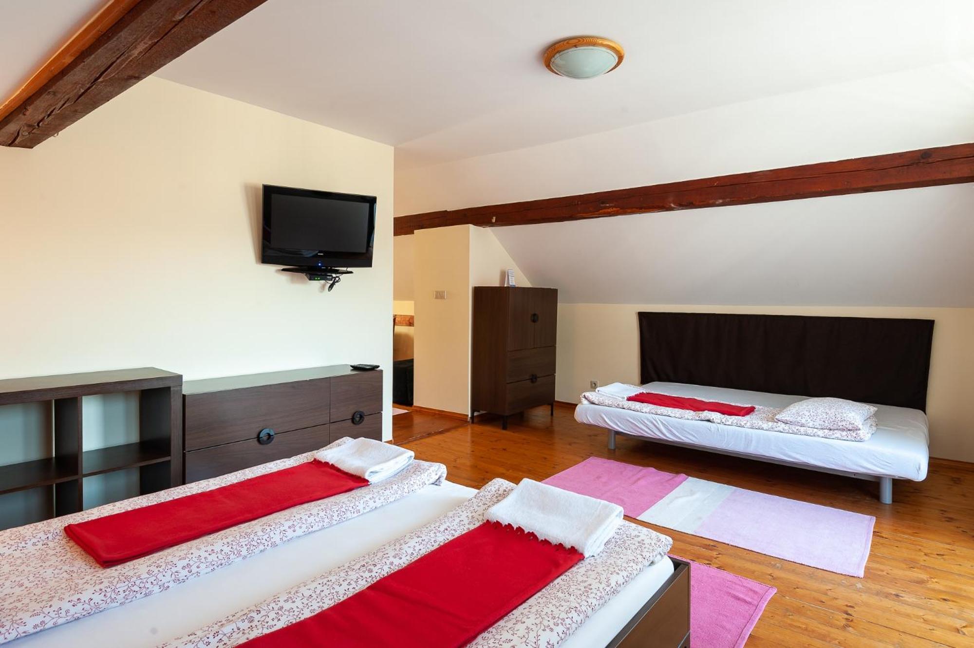One-Bedroom Apartment with Balcony photo 1